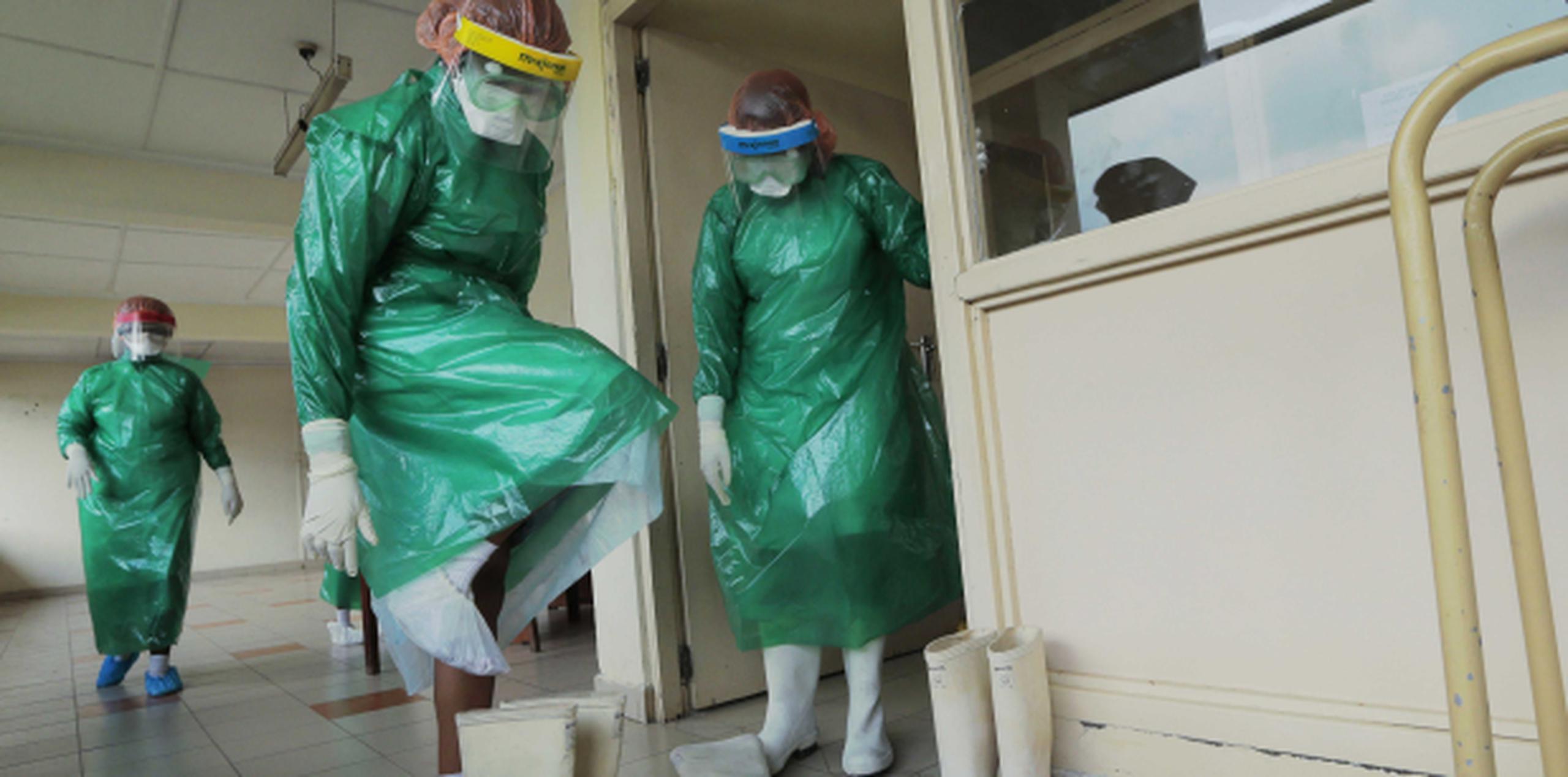 La recomendación propone un programa de 21 de días de "control y seguimiento supervisado" para todos los soldados que regresan de la misión contra el Ébola en Árica Occidental. (AP)
