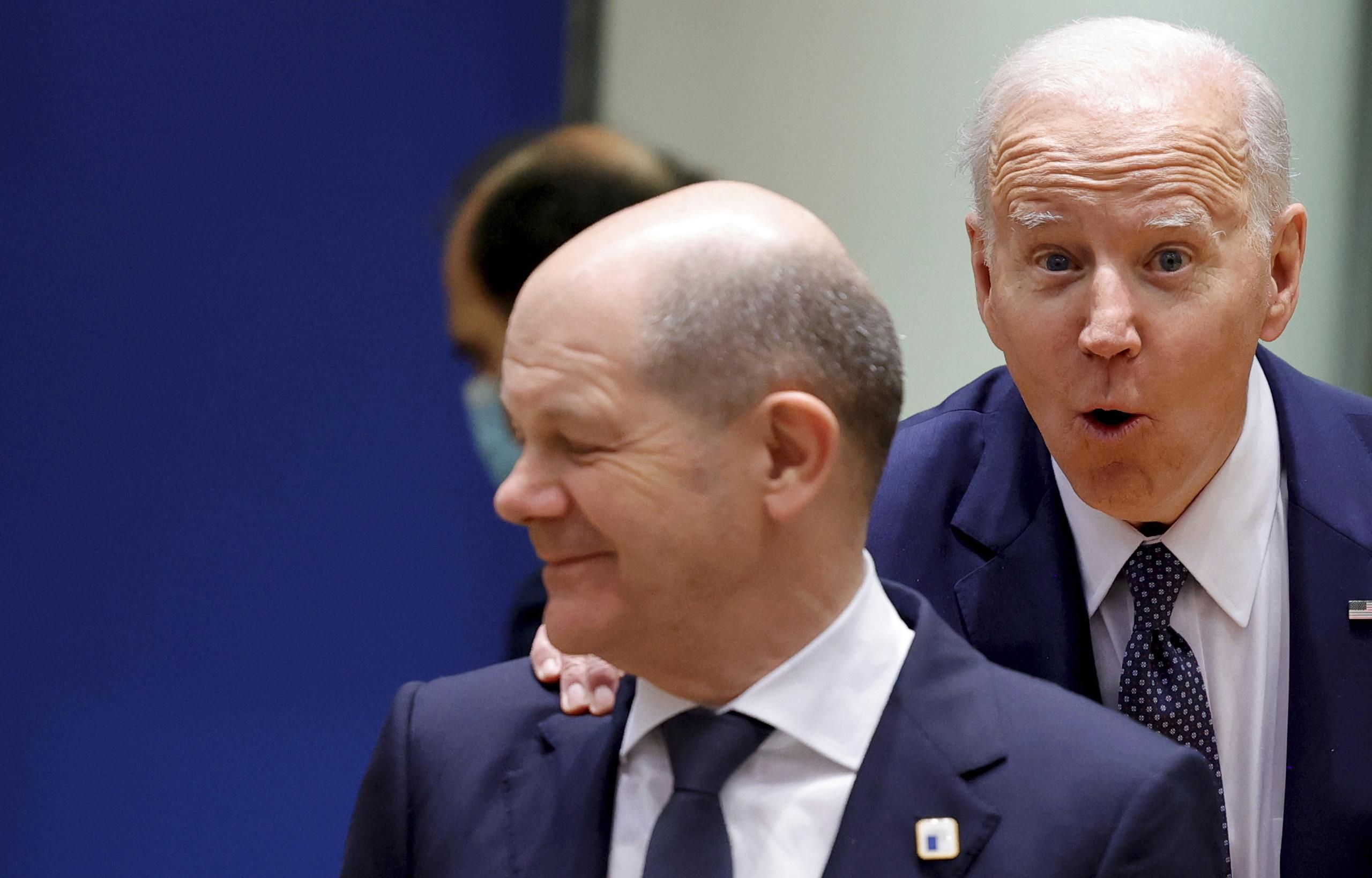 El presidente estadounidense, Joe Biden (a la derecha), discutirá el acuerdo de reducción de energía rusa con la presidenta de la Comisión Europea, Ursula von der Leyen, el viernes antes de partir hacia Polonia para la última etapa de su viaje de cuatro días al continente.