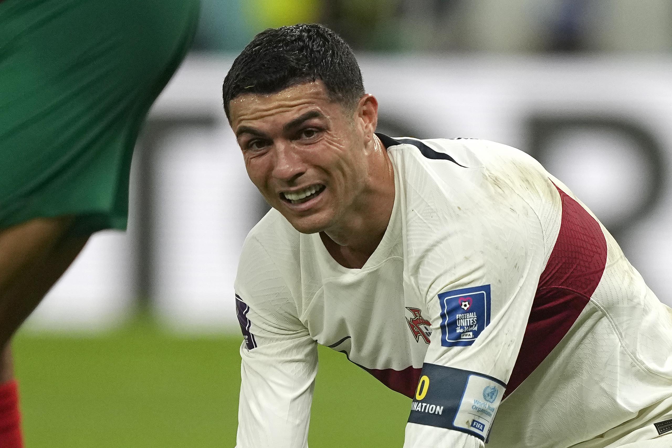 El atacante portugués Cristiano Ronaldo reacciona tras desperdiciar un disparo en el partido contra Marruecos el sábado. Portugal cayó 1-0 ante Marruecos y quedó fuera del Mundial.