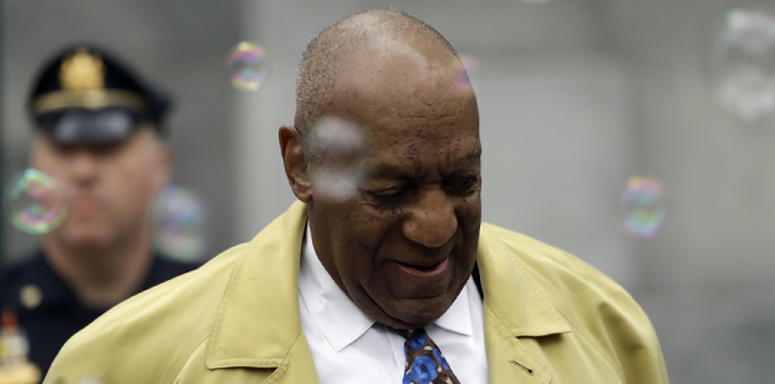 La defensa de Cosby, quien en el pasado representó a Michael Jackson, calificó como una “mentirosa patológica” que creó un engaño para recibir mucho dinero. (AP) 

