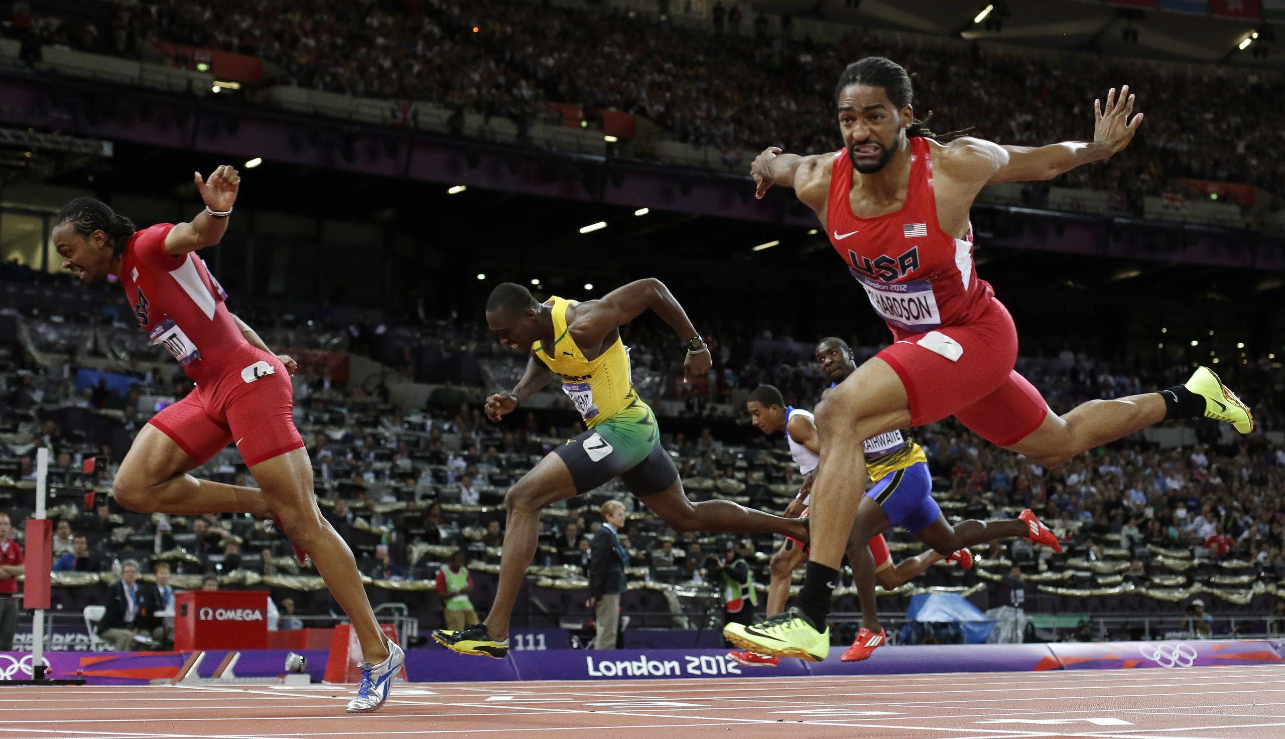 Hansle Parchment, al centro en esta foto en la acción de las Olimpiadas Londres 2012, es el actual campeón olímpico del evento 110 metros con vallas.