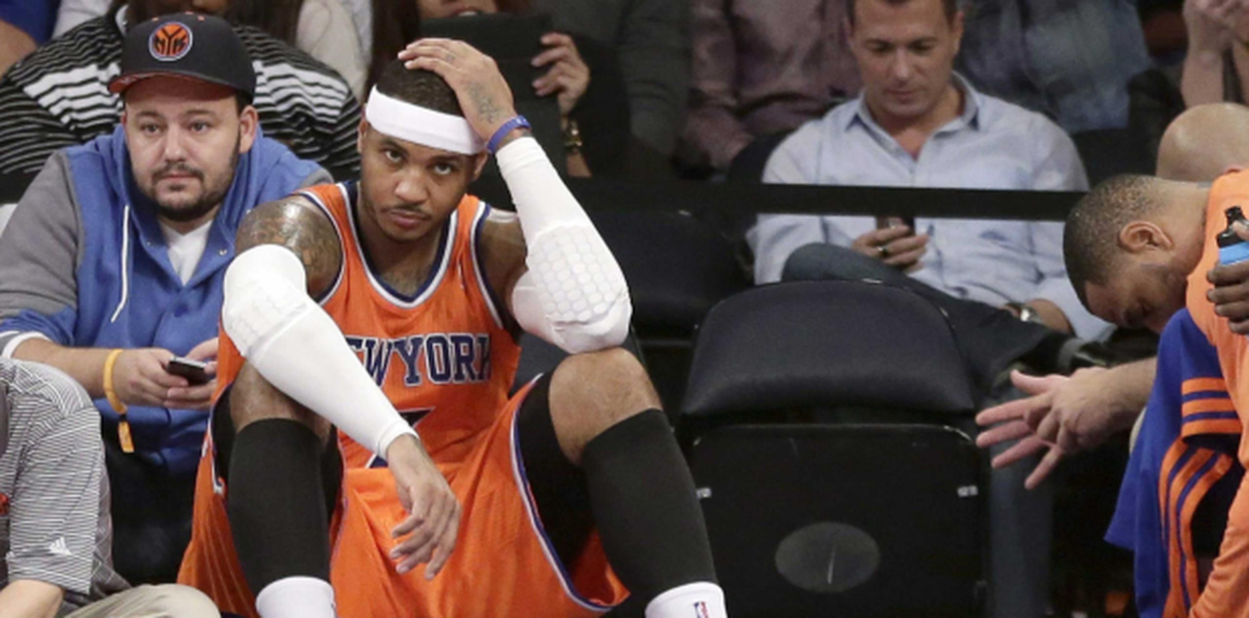 Los 23 puntos de Carmelo Anthony no fueron suficientes para que los Knicks volvieran a caer frente a sus fanáticos en el Madison Square Garden. (EFE / Jason Szenes)