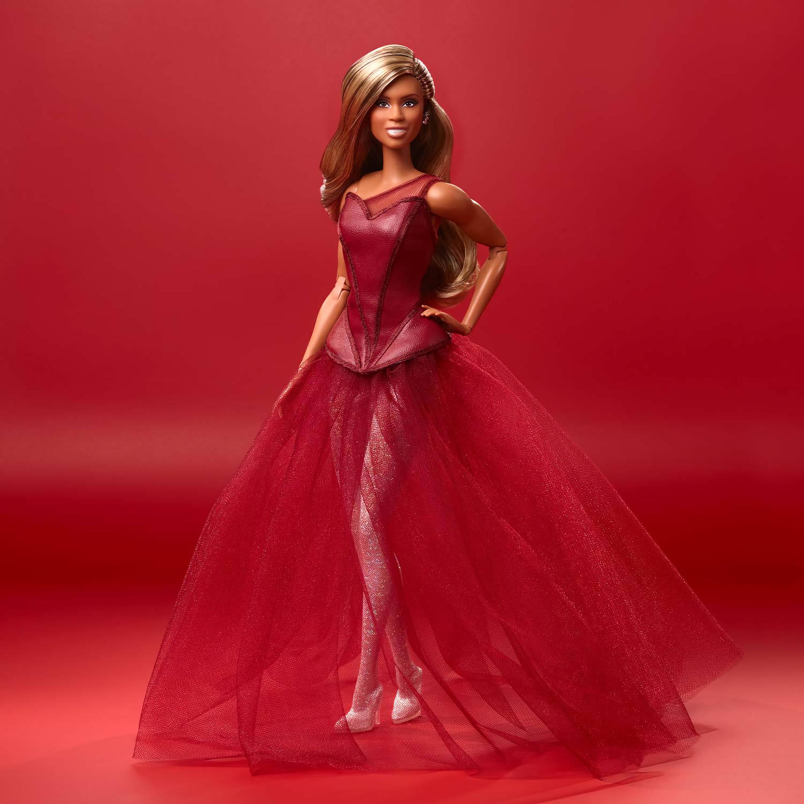 Fotografía cedida hoy por Mattel que muestra a la Barbie que rinde homenaje a la actriz Laverne Cox, la primera inspirada en una persona transexual de esta exitosa colección de muñecas, que cumplió 60 años en 2019. EFE/Mattel