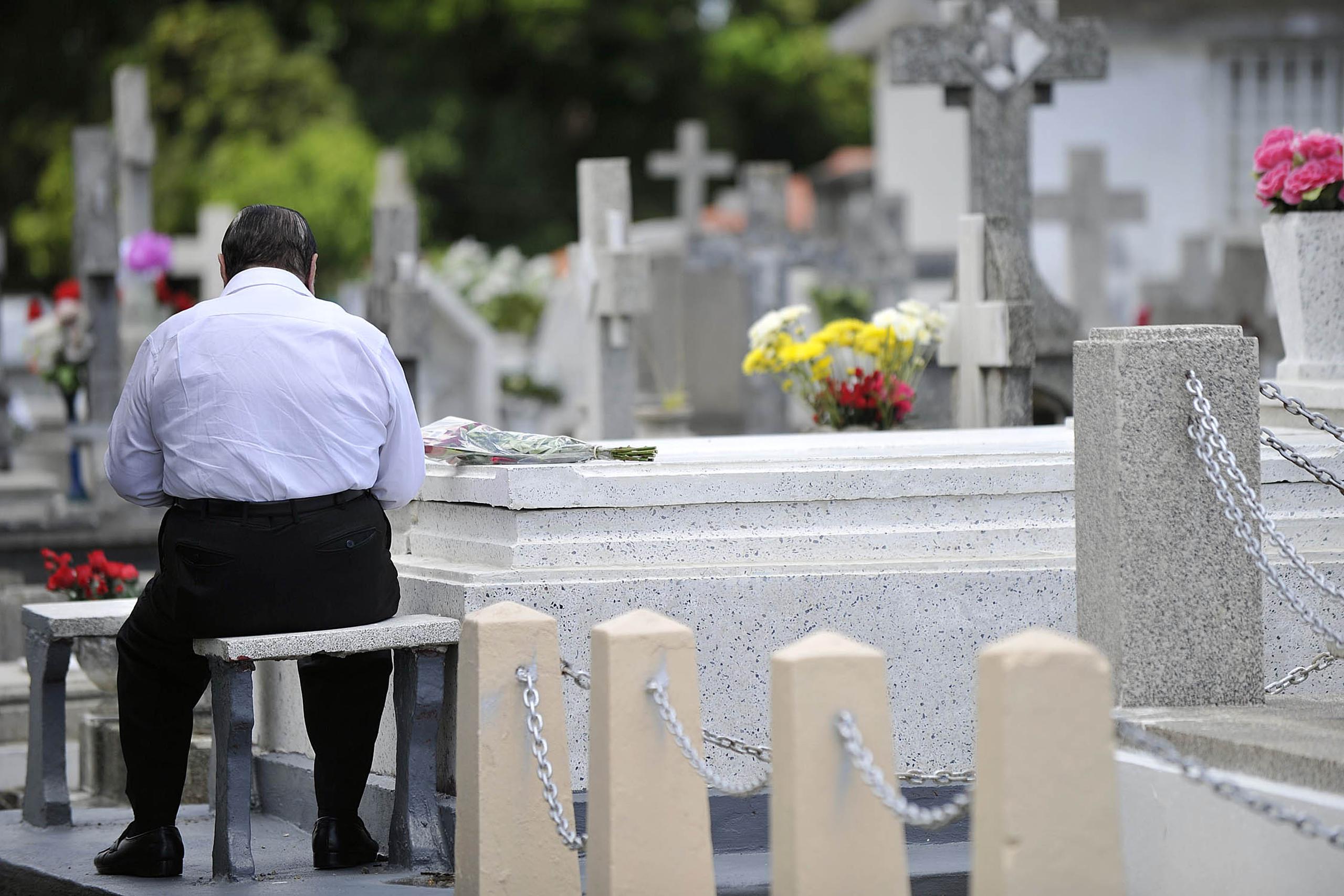 Los visitantes podrán estar el cementerio por espacio de 30 minutos, evitando tertulias o congregación de personas.