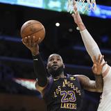 LeBron James lidera el triunfo de Lakers ante Suns