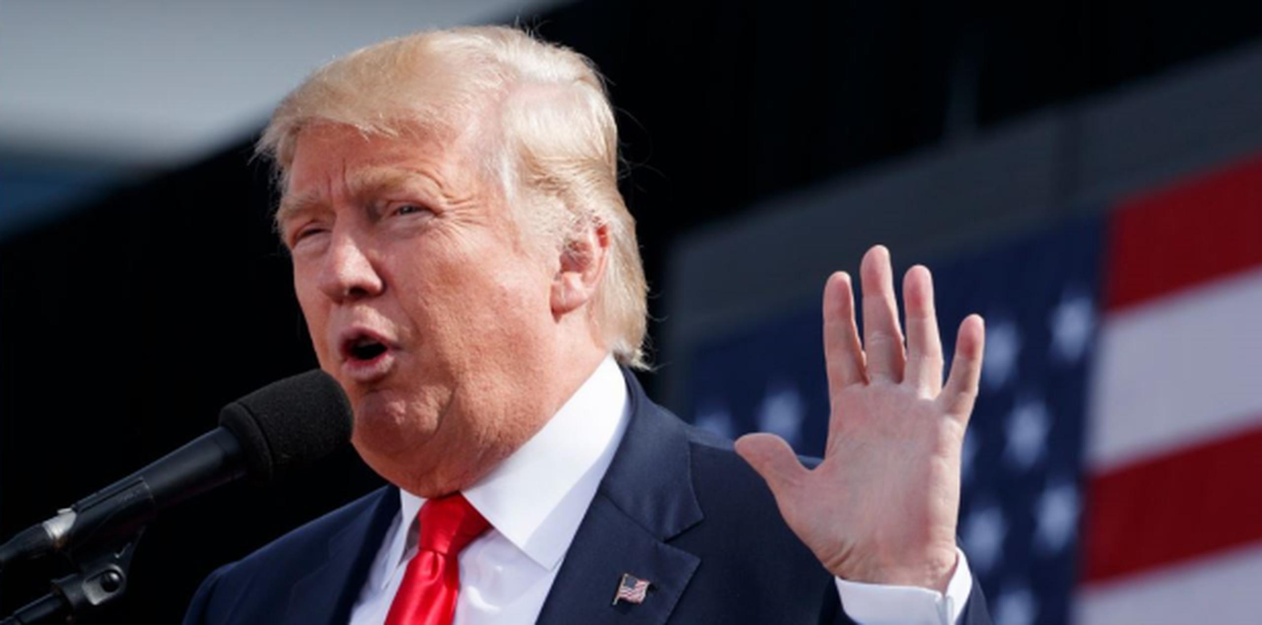 Para un grupo de republicanos que usa vistosas camisetas anaranjadas, es como si Donald Trump no existiera. (AP)