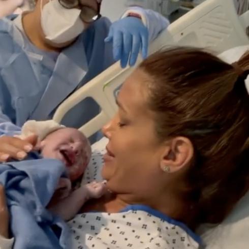 Alba Reyes conmueve con emotivo video de su parto