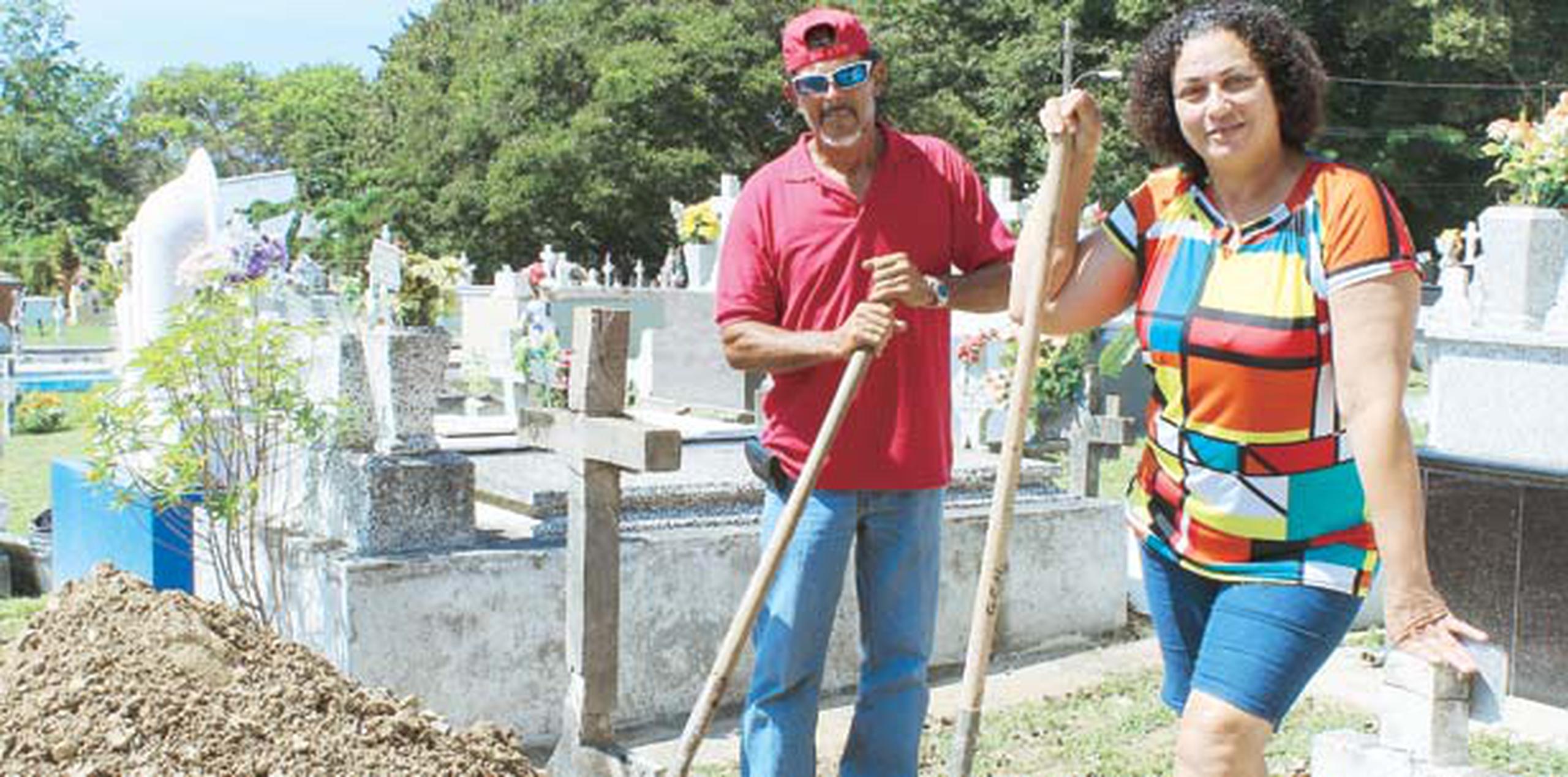 Orlando Crespo Mendoza y Evelyn Díaz Varela se enamoraron en el 2002 cuando ambos trabajaban en el cementerio municipal de Rincón. (Para Primera Hora / Lester Jiménez)