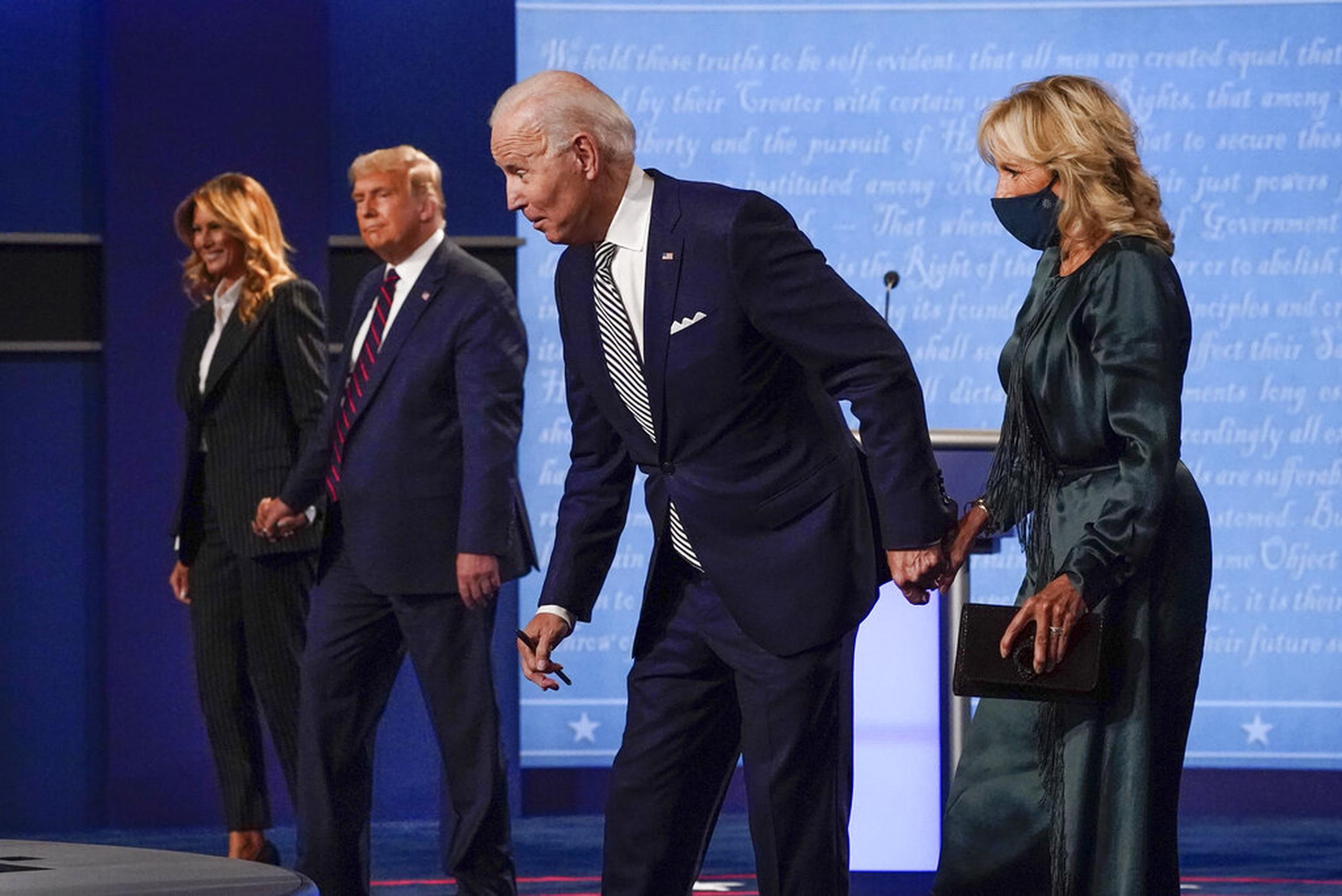 Melania Trump, Donald Trump, Joe Biden y Jill Biden en un debate presidencial el 29 de septiembre de 2020.
