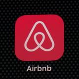 Acciones de Airbnb se disparan tras cerrar su primer año rentable 