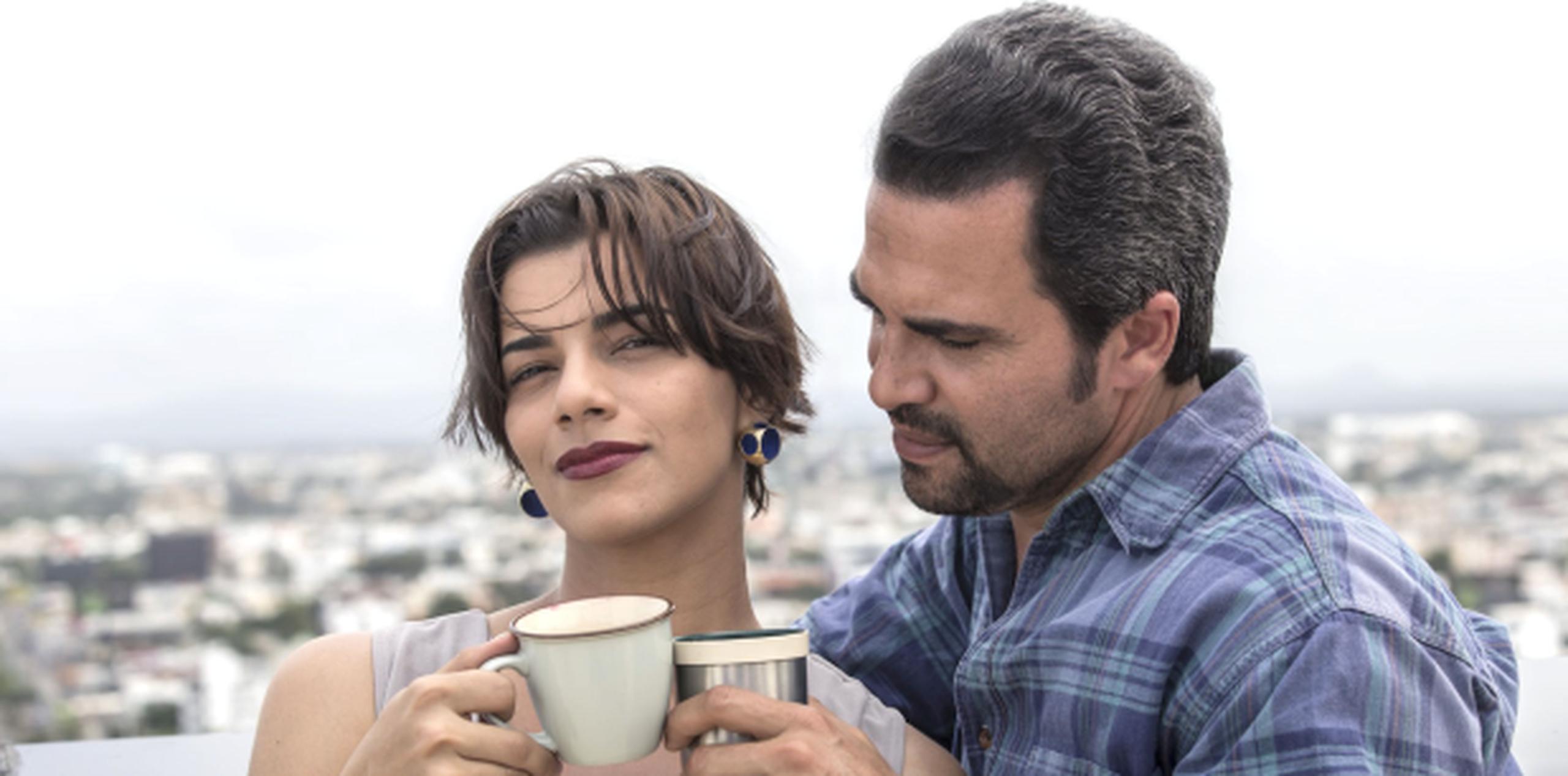 En el filme, Manny Pérez caracteriza a Antonio, un caficultor que deja atrás su vida para conquistar a Laura (Nashla Bogaret). (Suministrada)