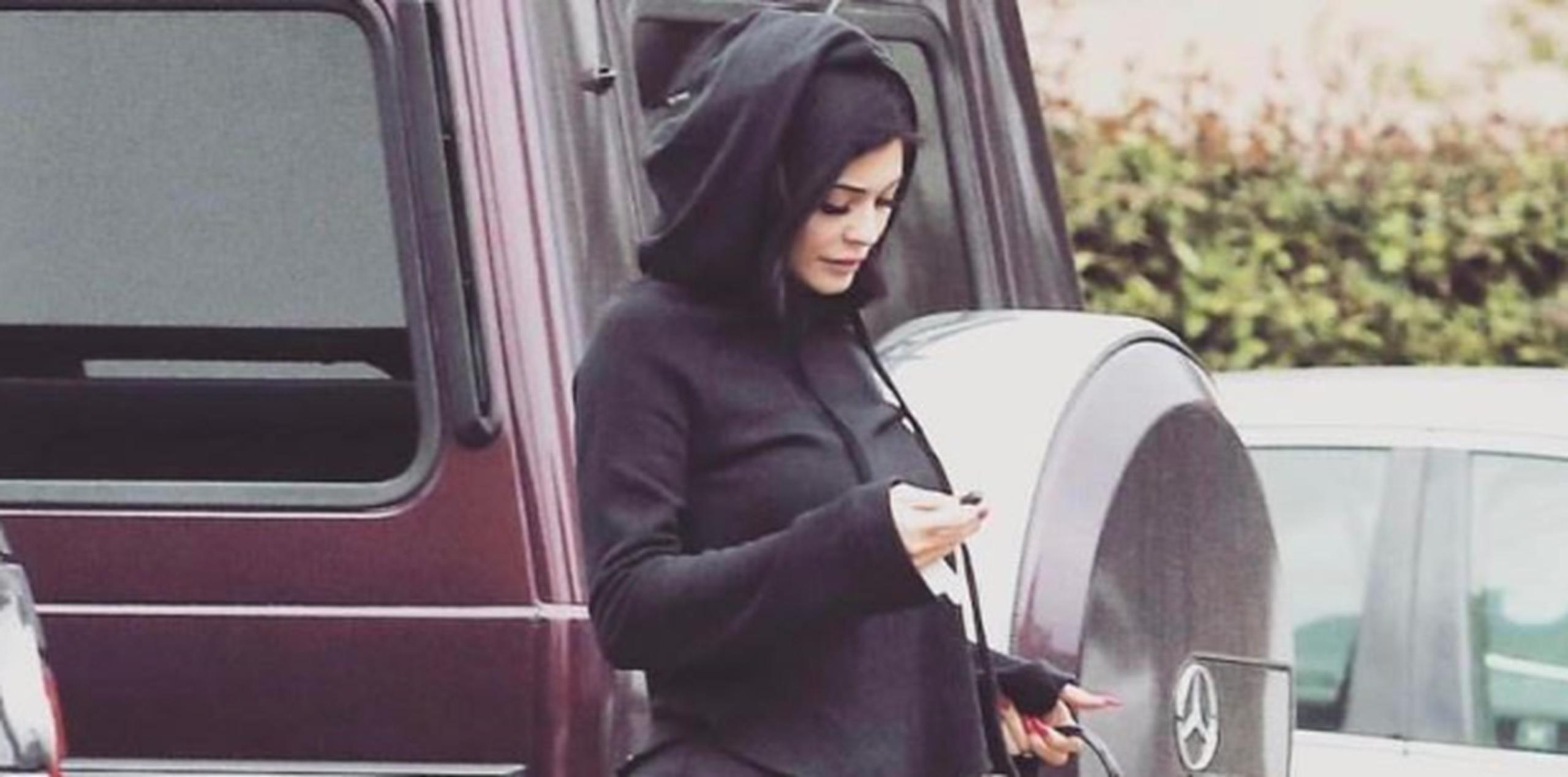 Kylie Jenner suele recurrir a la pose "downward gaze". (Instagram)

