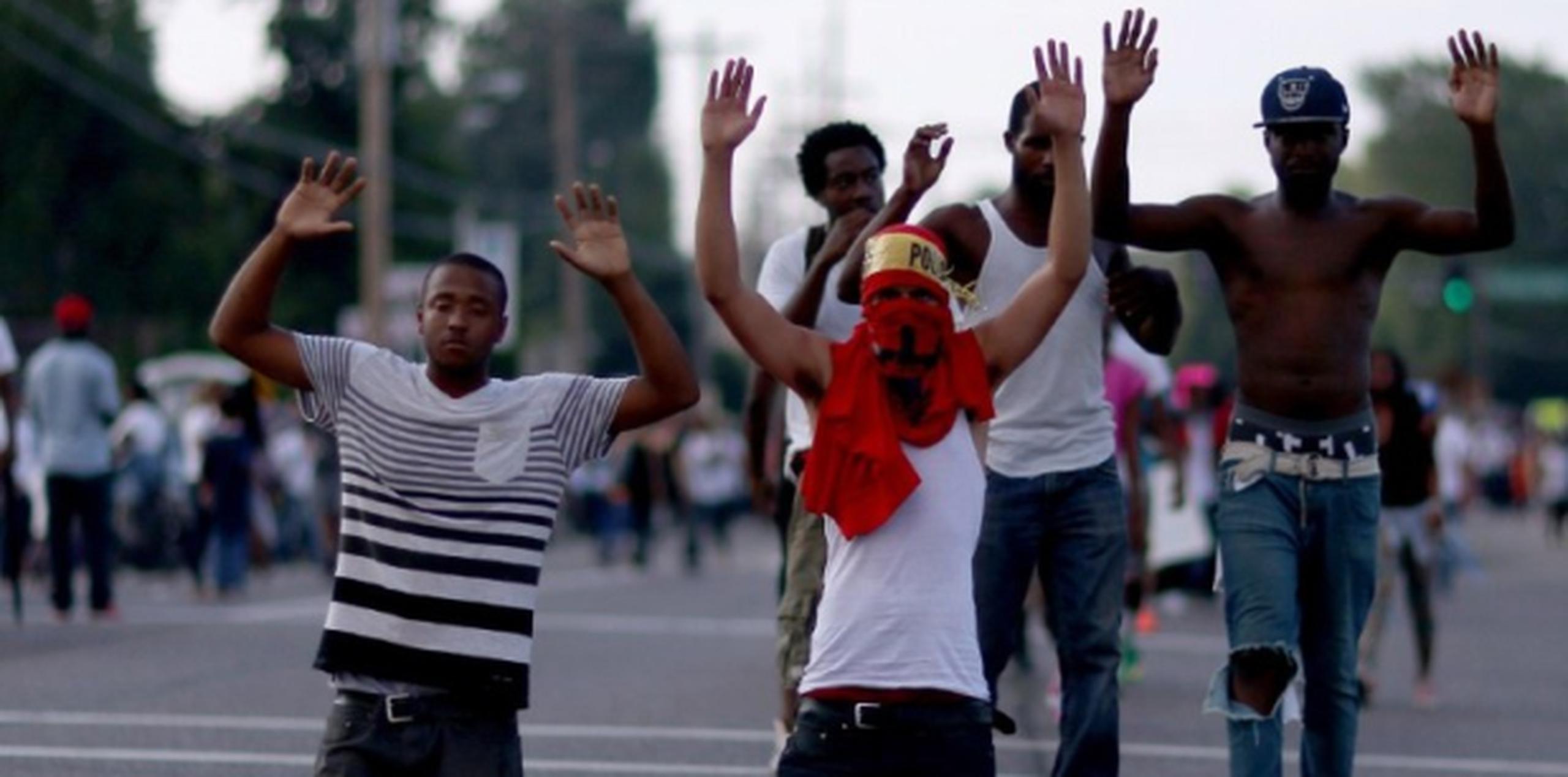 Los disturbios comenzaron hace una semana en esta localidad de 21.000 habitantes de mayoría afroamericana.      (Joe Raedle/Getty Images/AFP)