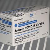 FDA limita vacuna contra COVID-19 de Johnson & Johnson por riesgo de coágulos