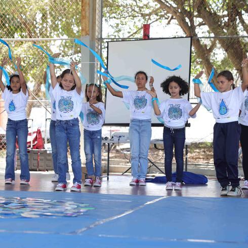 FOTOS: Niños celebran la importancia del agua con las artes