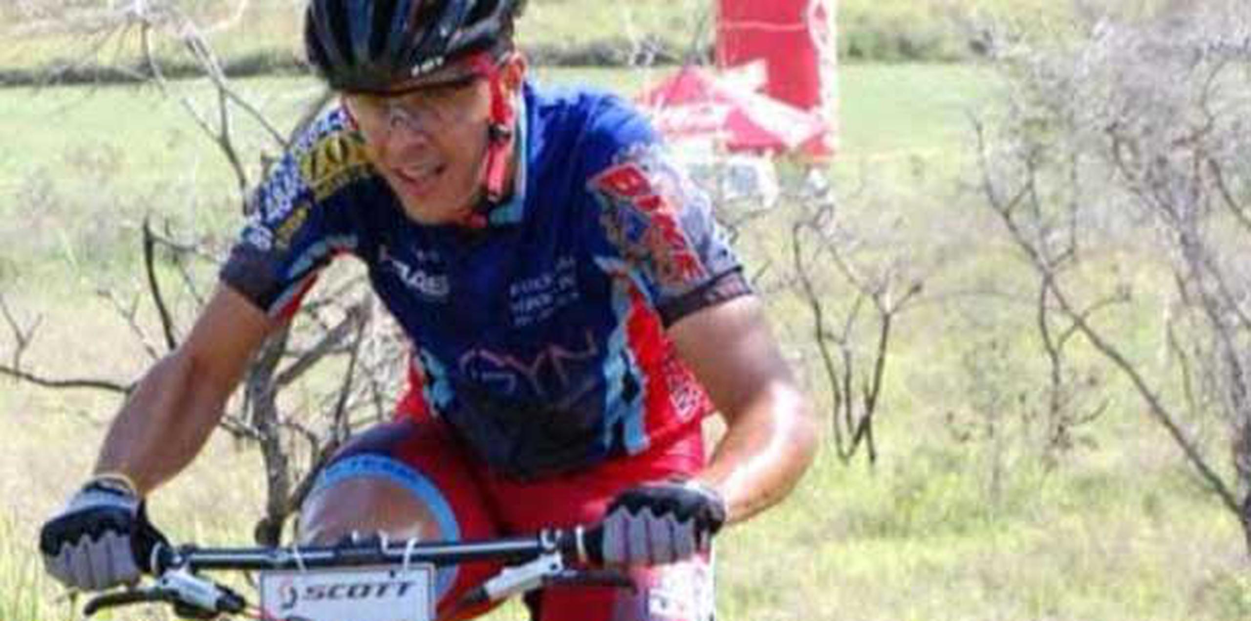 El ciclista Josué Ramos Ortiz murió luego de ser impactado por un carro en la PR-2 en Vega Baja.   (Archivo)