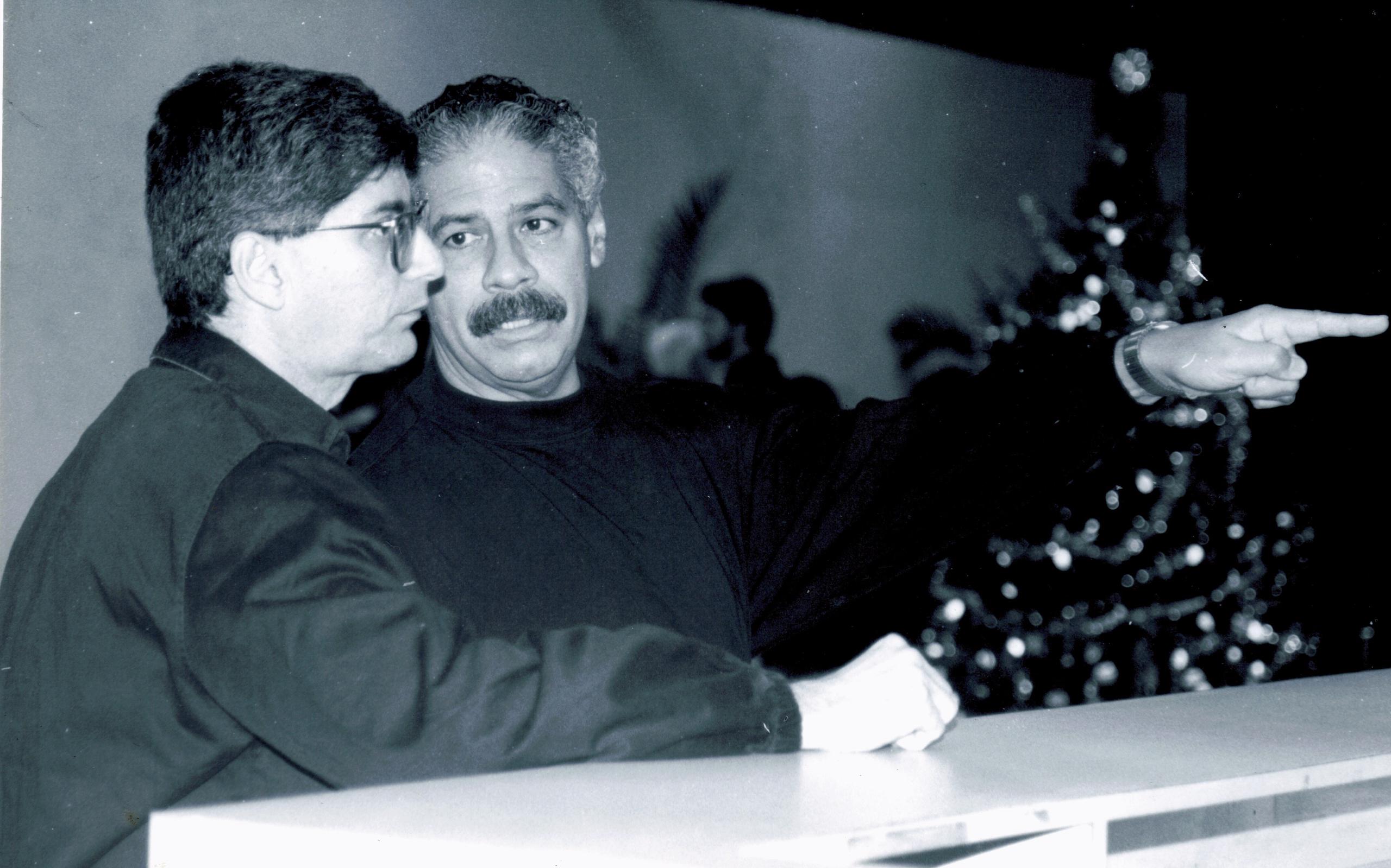 Inspirado en la obra de Luis Rafael Sánchez (derecha) sobre la emigración de puertorriqueños hacia Nueva York, el cineasta Luis Molina creó la película con el miso nombre y que ahora tiene una versión para el teatro.