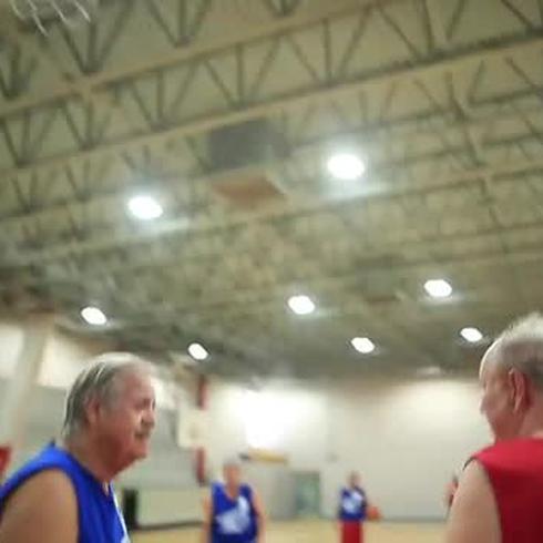 Jugadores de baloncesto de entre 65 y 70 años