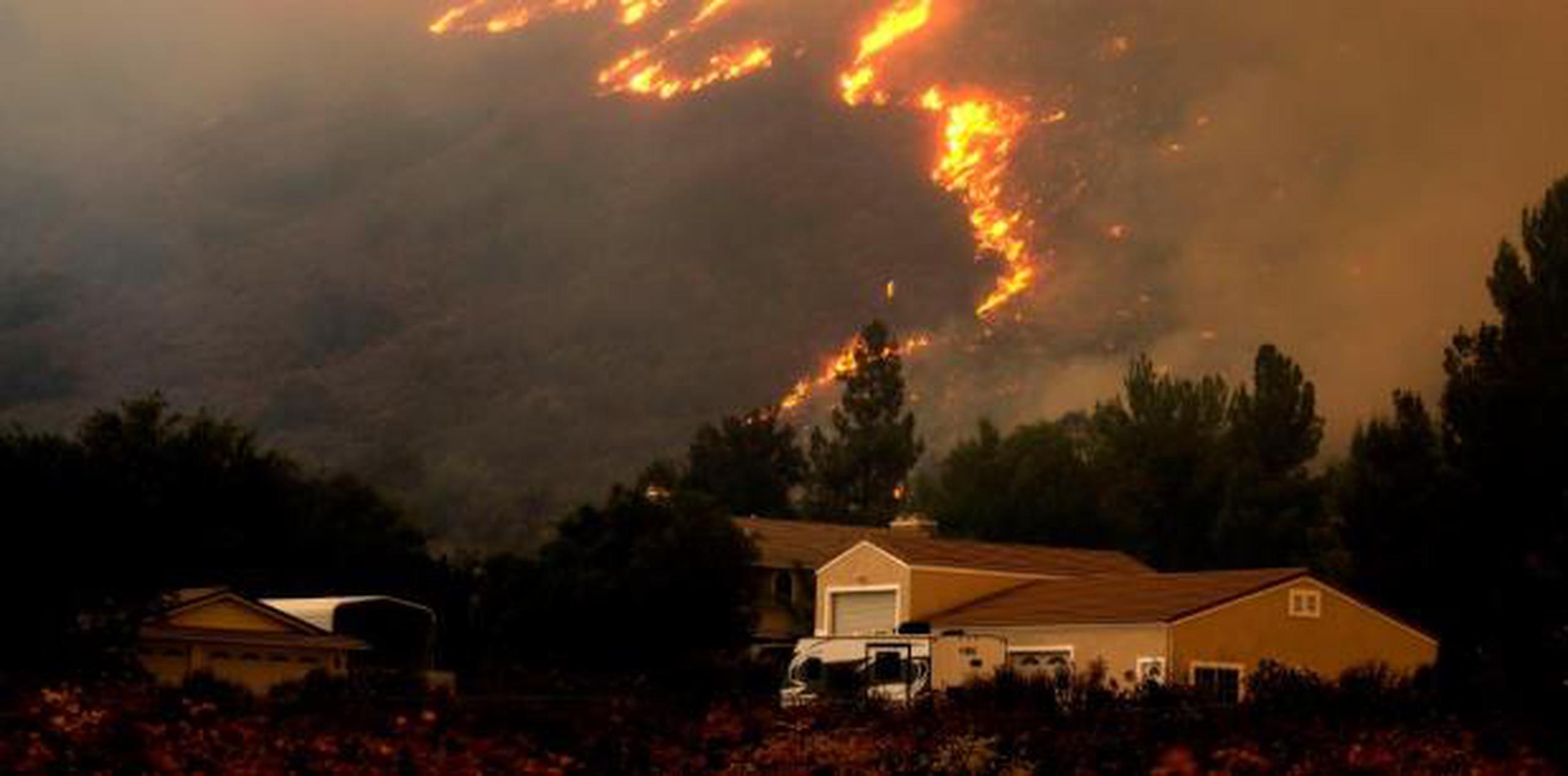 Los incendios han destruido miles de viviendas en California en los últimos dos años, incluyendo 1,200 este año. (AP)