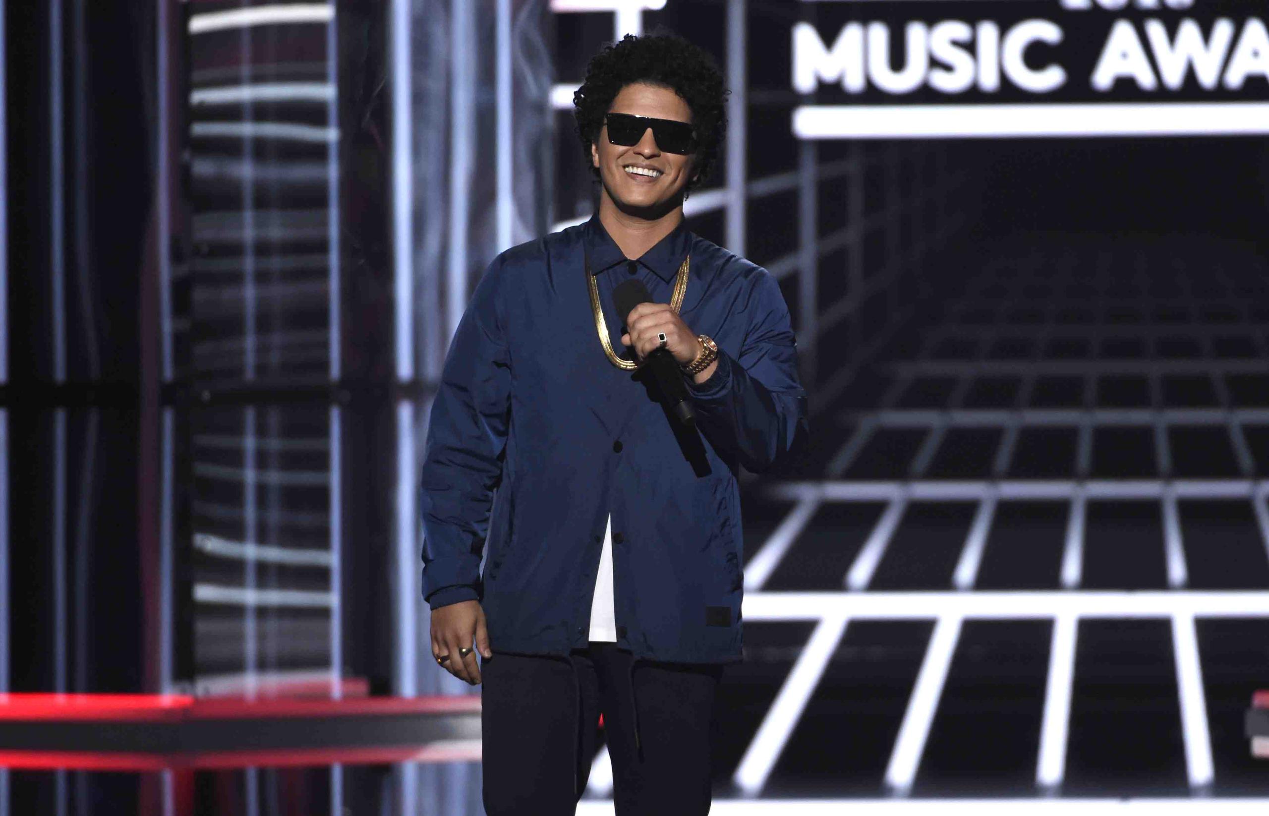 Bruno Mars | Mejor artista de R&B masculino y Mejor tour de R&B (AP)