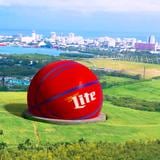 Miller Lite sorprende con esfera gigante en San Juan