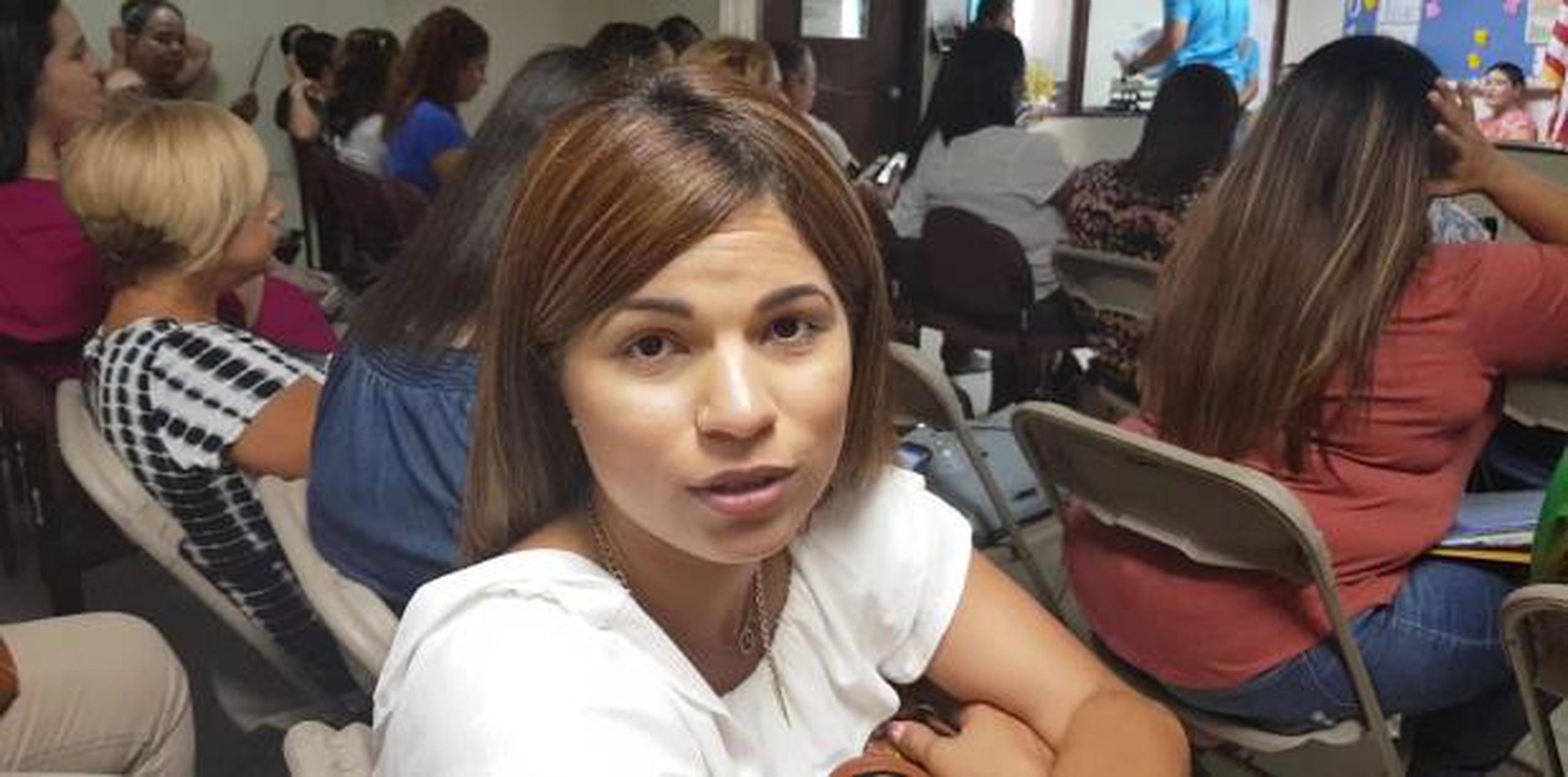 Xhaomi Torres Vázquez  viajó desde Vieques para solicitar una plaza, aunque lleva tres años dando clases allí.  (Para Primera Hora / Cesiach López Maldonado)