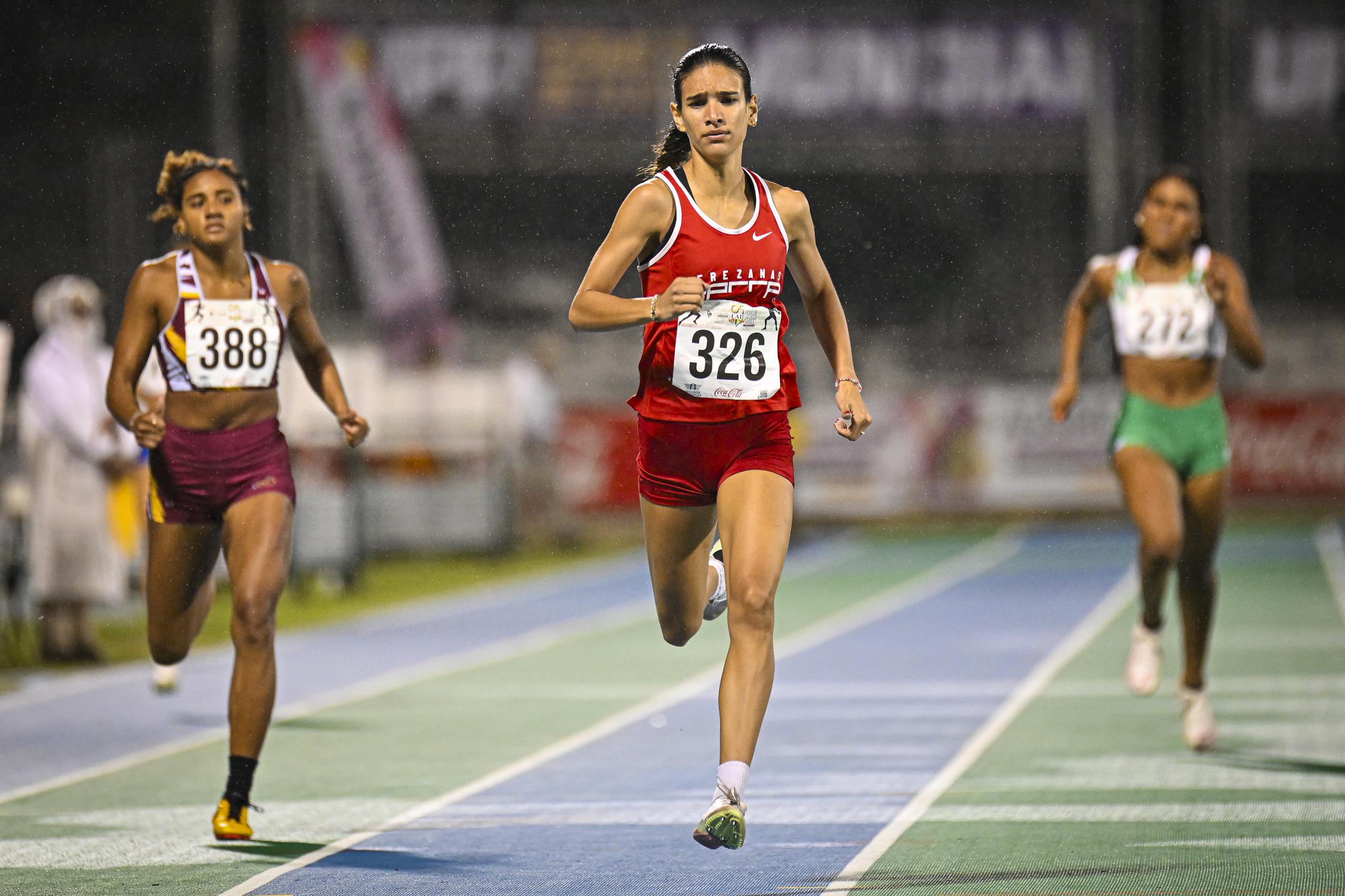 Deyanelis Rodríguez, de UPR Río Piedras, clasificó a la final de los 400 metros con tiempo de 55.23 segundos.