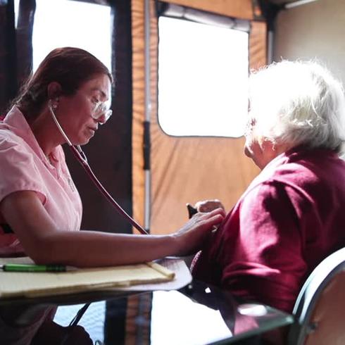 Conoce a "Cuchita", la doctora que salva vidas tras el terremoto