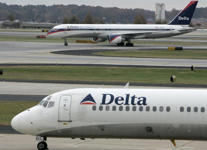 Delta sacará algunos aviones de circulación y reducirá su capacidad hasta un 25 % en rutas internacionales y hasta un 15 % en las domésticas.
