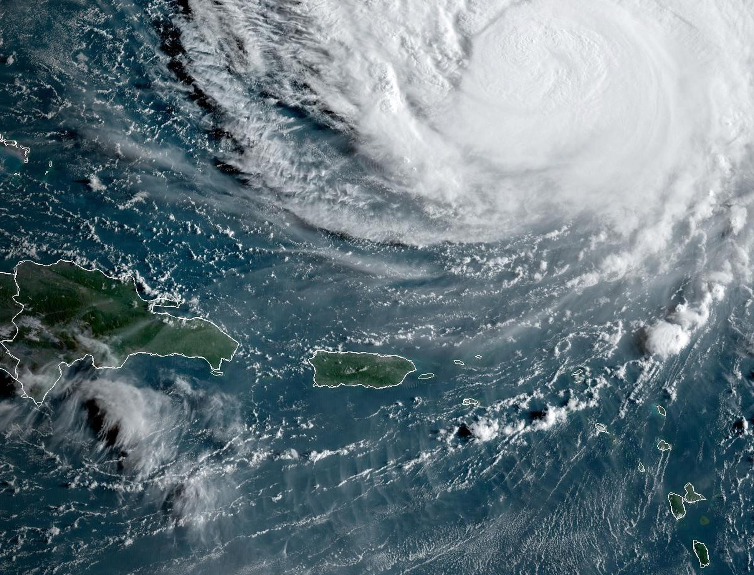 Imagen de satélite del huracán Lee al norte de Puerto Rico el 11 de septiembre de 2023.