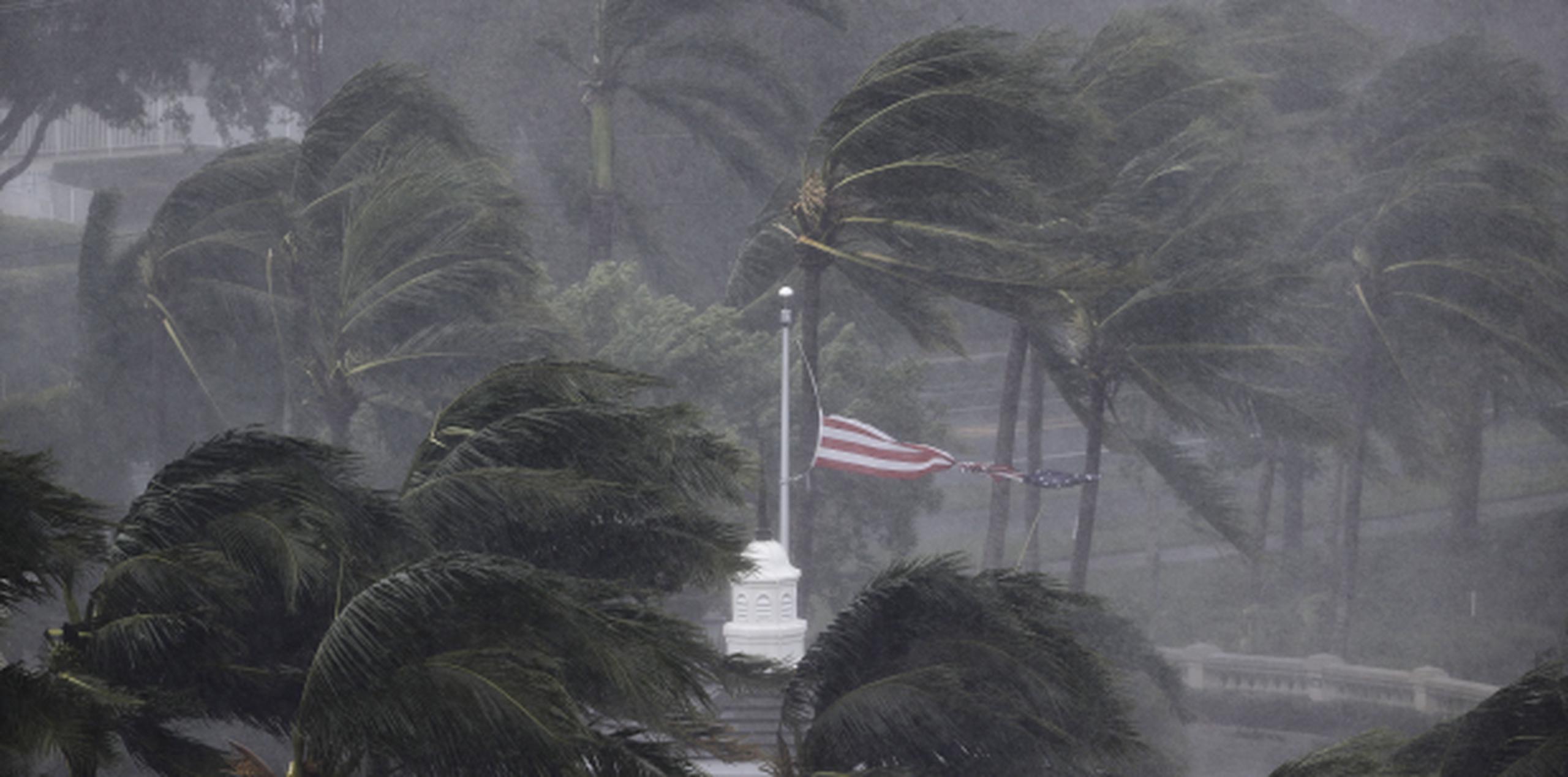 El huracán Irma llegó el domingo en la mañana a Florida como una poderosa tormenta de categoría 4. (AP)