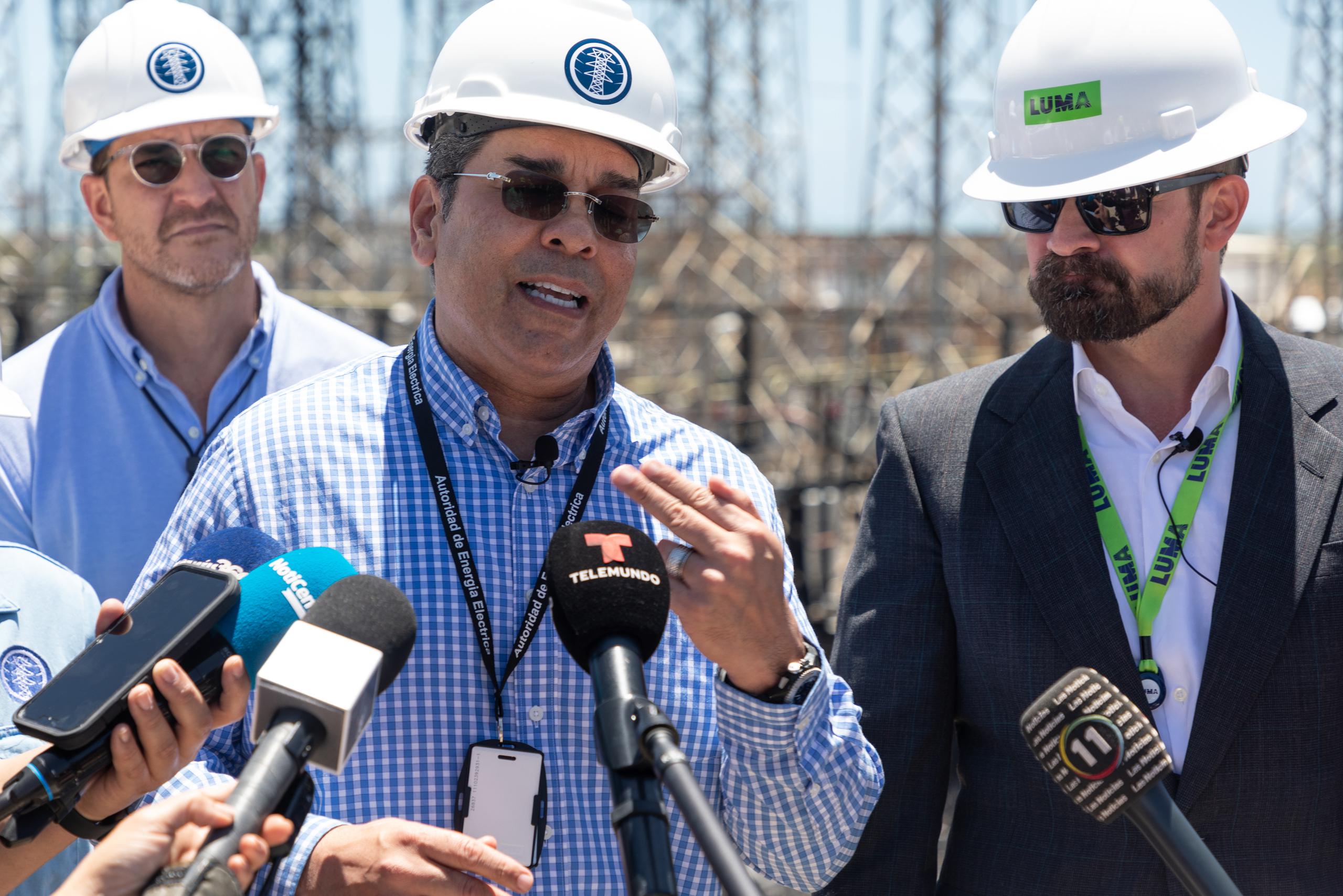 Josué Colón, director ejecutivo de la AEE, y Kevin Acevedo vicepresidente de LUMA Energy, coincidieron con el director de LUMA, Wayne Stensby, en que saber qué ocurrió tomará semanas.