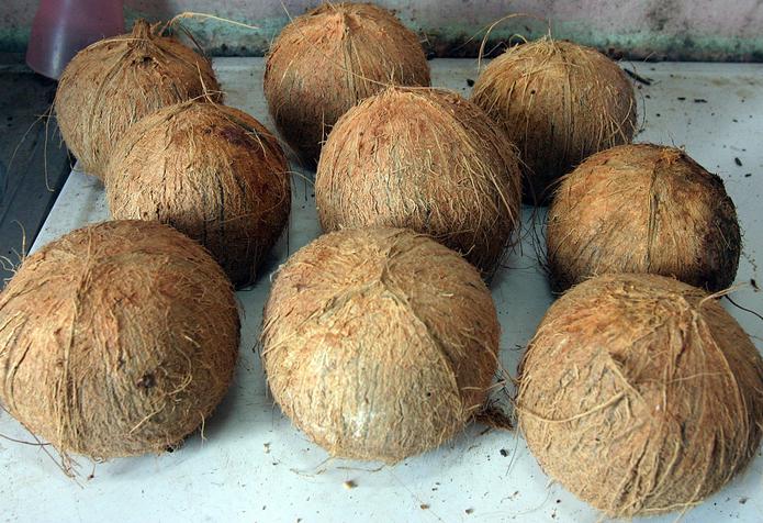 No es la primera vez que redes de narcotráfico utilizan frutas para traficar cocaína. En 2017 las autoridades españolas hallaron un cargamento de cocos con cocaína líquida proveniente de Colombia.