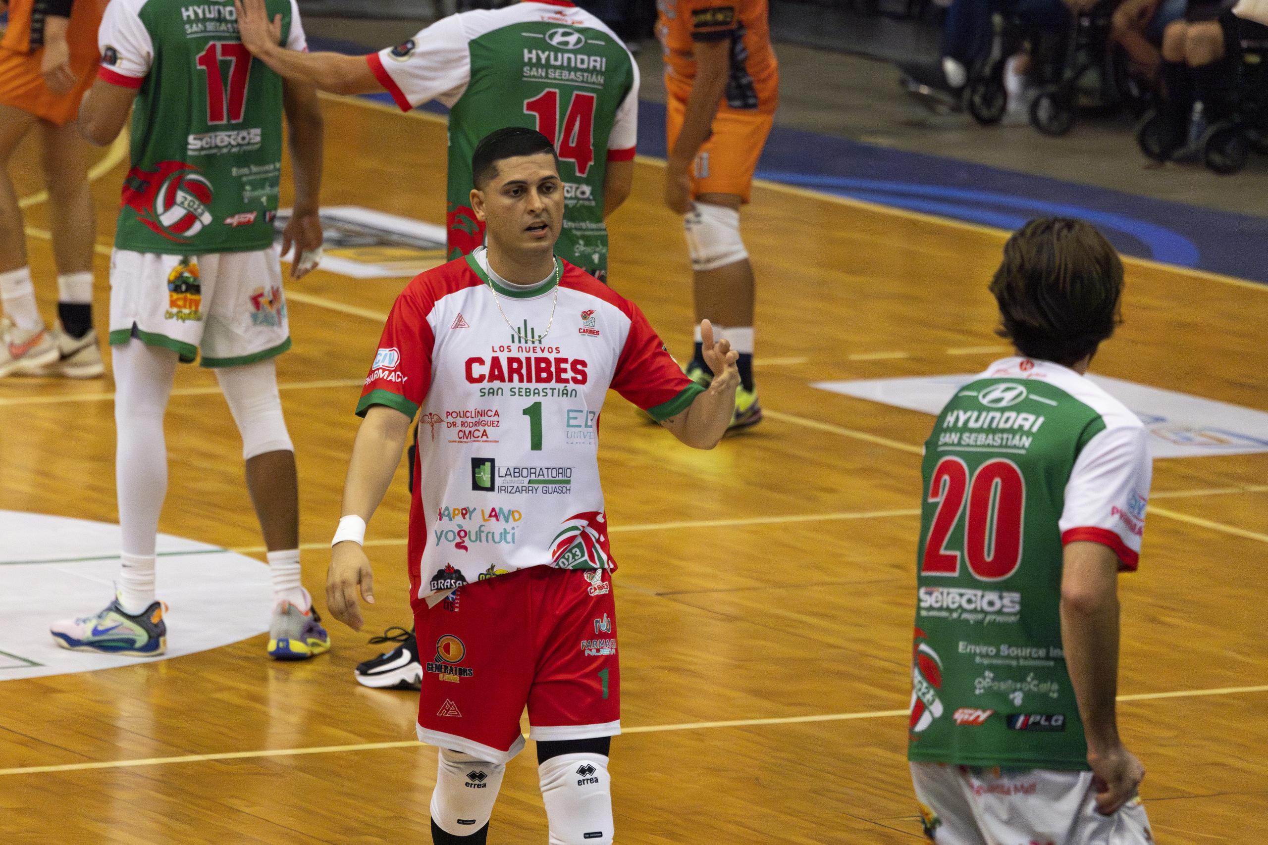 El libero venezolano nativizado en Puerto Rico, Marcos "Chamo" Liendo, durante la final de la Liga de Voleibol Superior Masculino entre los Caribes de San Sebastián y los Changos de Naranjito.