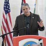 Carlos Acevedo dice que Elmer Román ordenó desaparecer suministros encontrados en Ponce