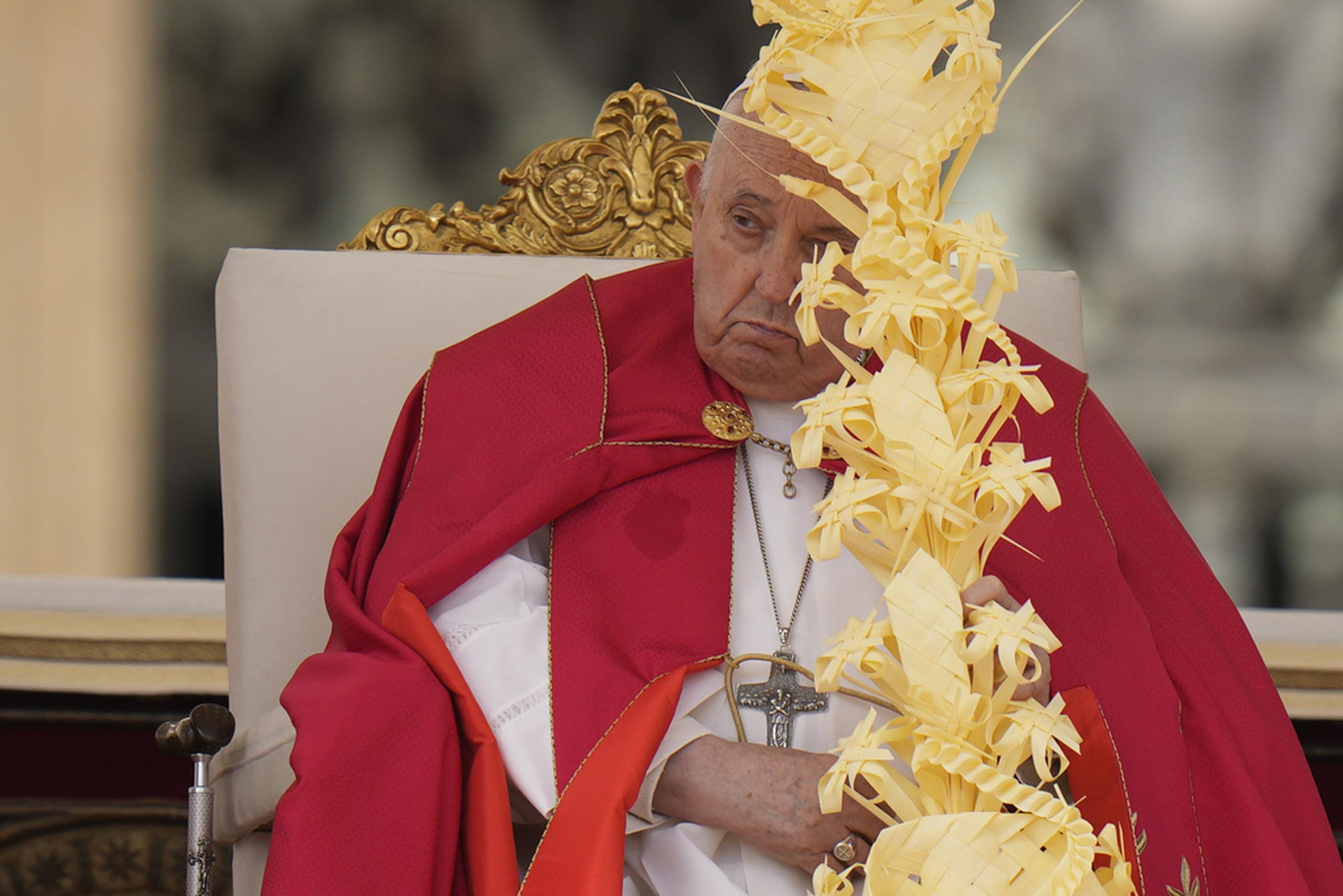 Tras una revisión considerable en los últimos meses, la declaración "Dignidad Infinita" fue aprobada el 25 de marzo por el papa Francisco, que ordenó su publicación.
