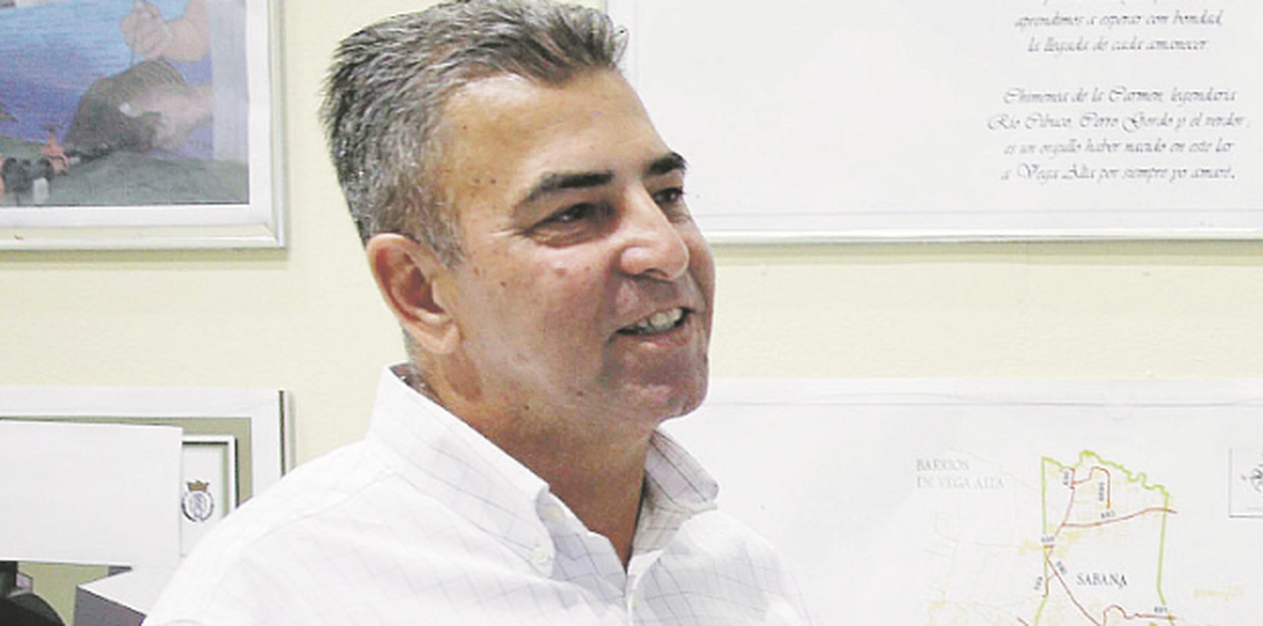 El alcalde de Vega Alta, Oscar “Can” Santiago, dijo que intenta reintegrar las comunidades a la cotidianidad del pueblo. (ARCHIVO)