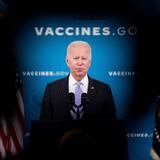 Mandato de vacuna contra COVID-19 para viajes nacionales está sobre la mesa de Joe Biden