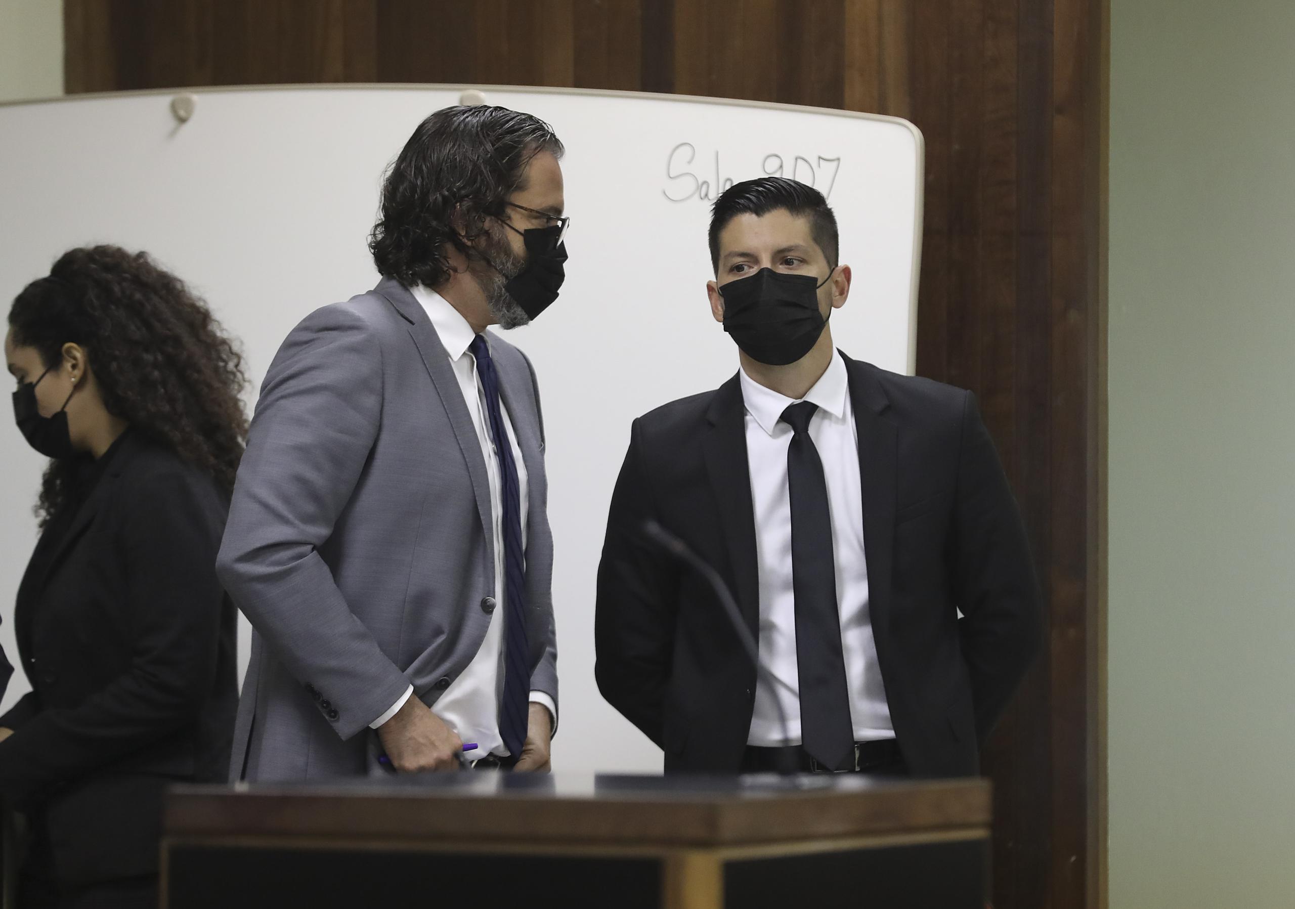 Manuel Natal junto a uno de sus abogados, Manuel Rodríguez Banchs.