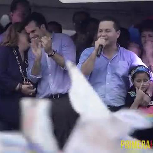 Ángel Pérez celebra triunfo en Guaynabo