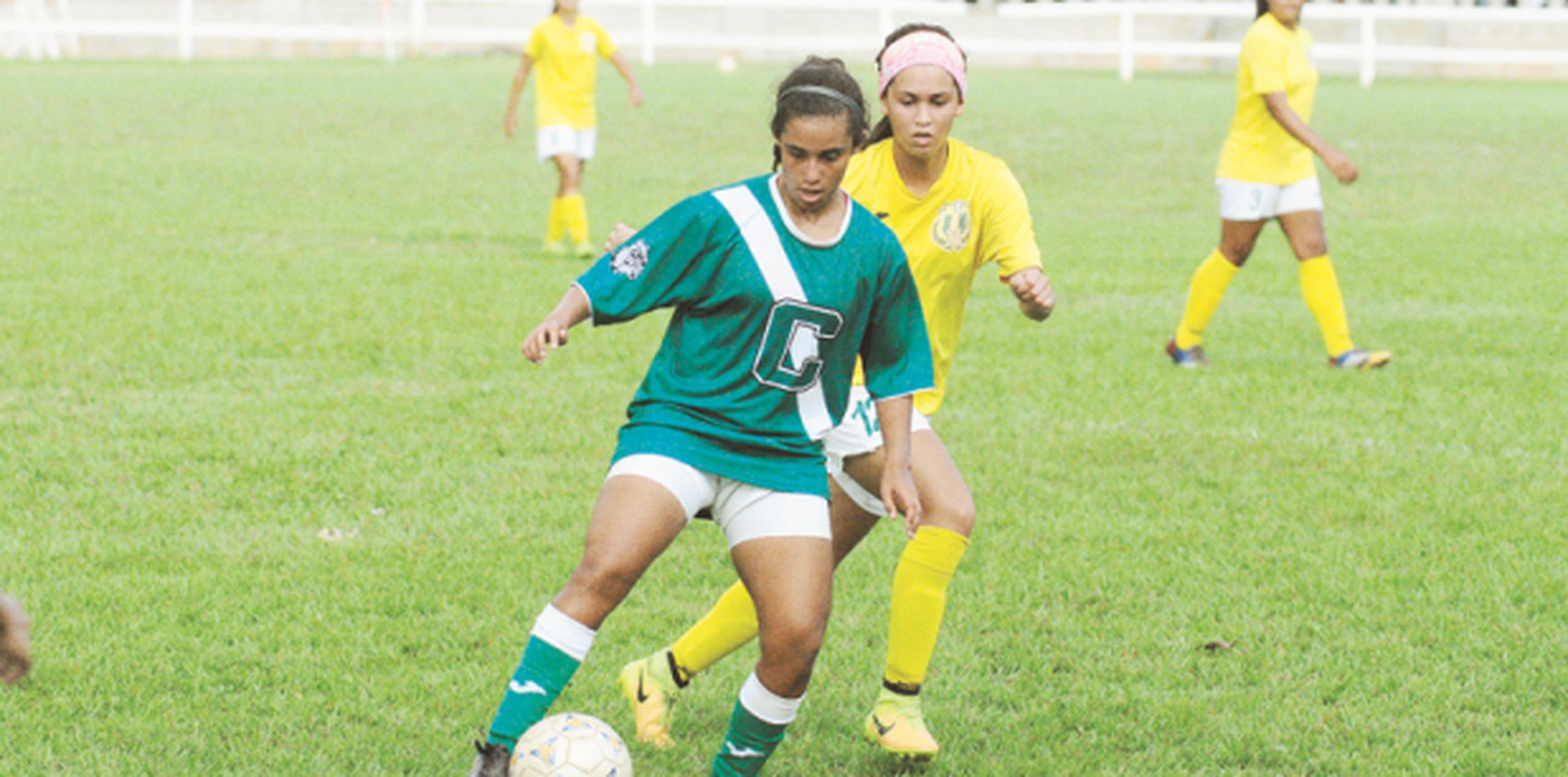 Las Juanas del Colegio defenderán sus histórico campeonato en el fútbol femenino. (Suministrada)