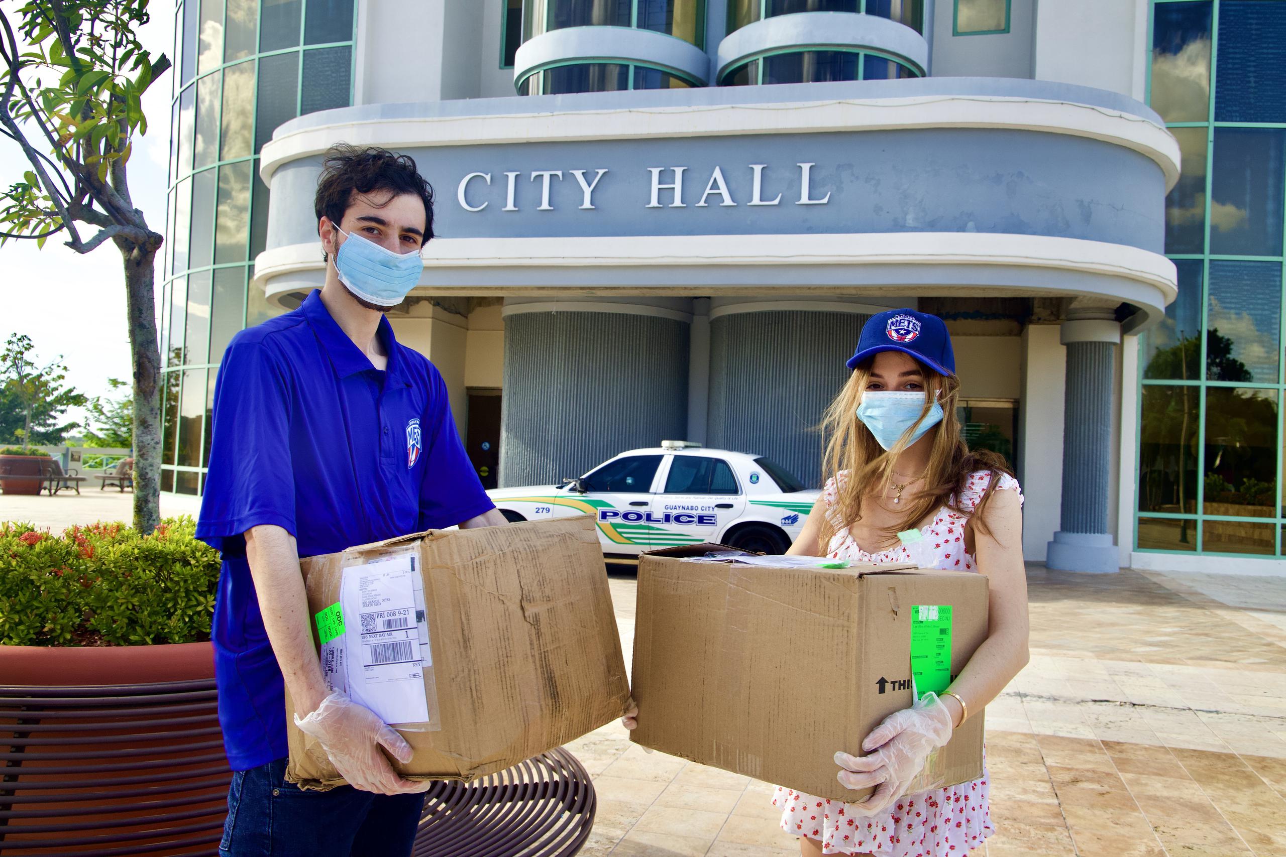 La gerencia de los Mets de Guaynabo entregó mascarillas y equipo de protección que serán distribuidas en los hospitales.
