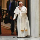 Papa recibe a grupo de personas transgénero