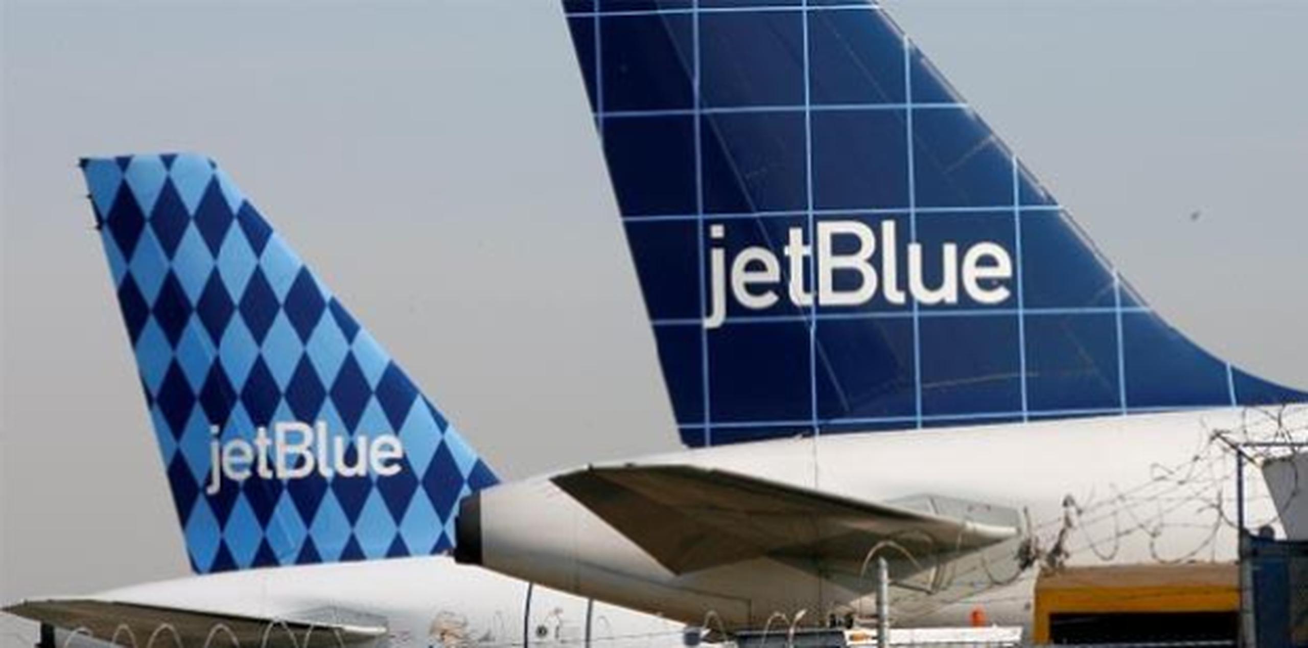 Ocho pasajeros fueron transportados a un hospital local para ser evaluados, informó un portavoz de JetBlue Airways. (Archivo)