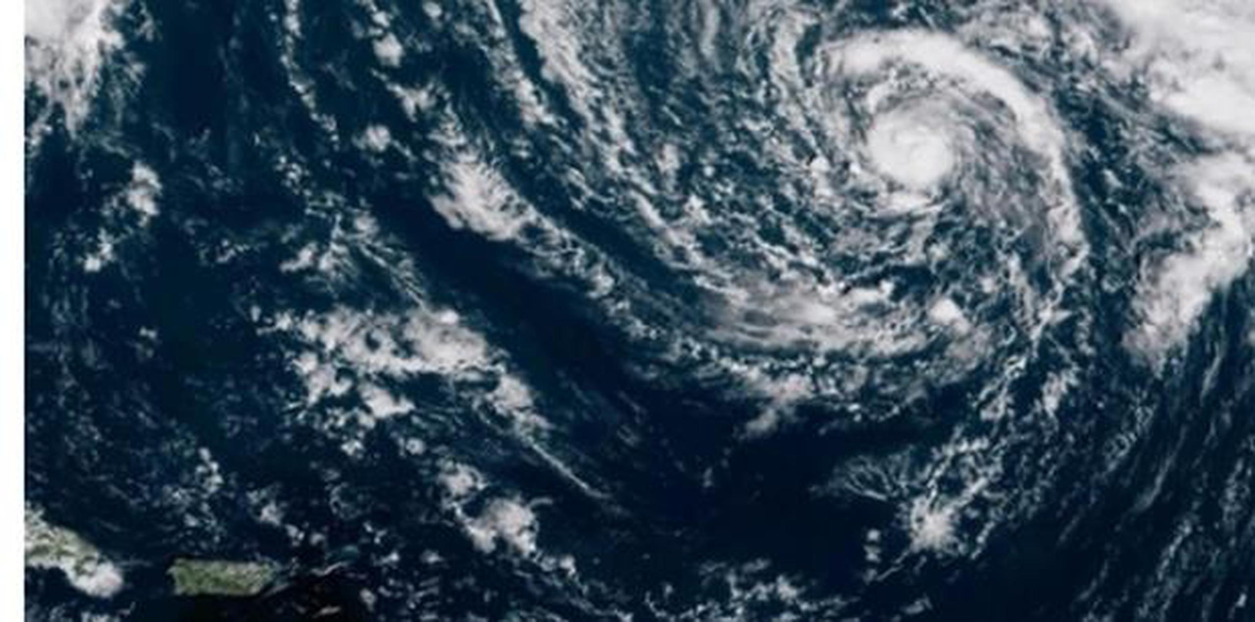 En la imagen satelital, se observa a Oscar al noreste de Puerto Rico. (Captura / NOAA)