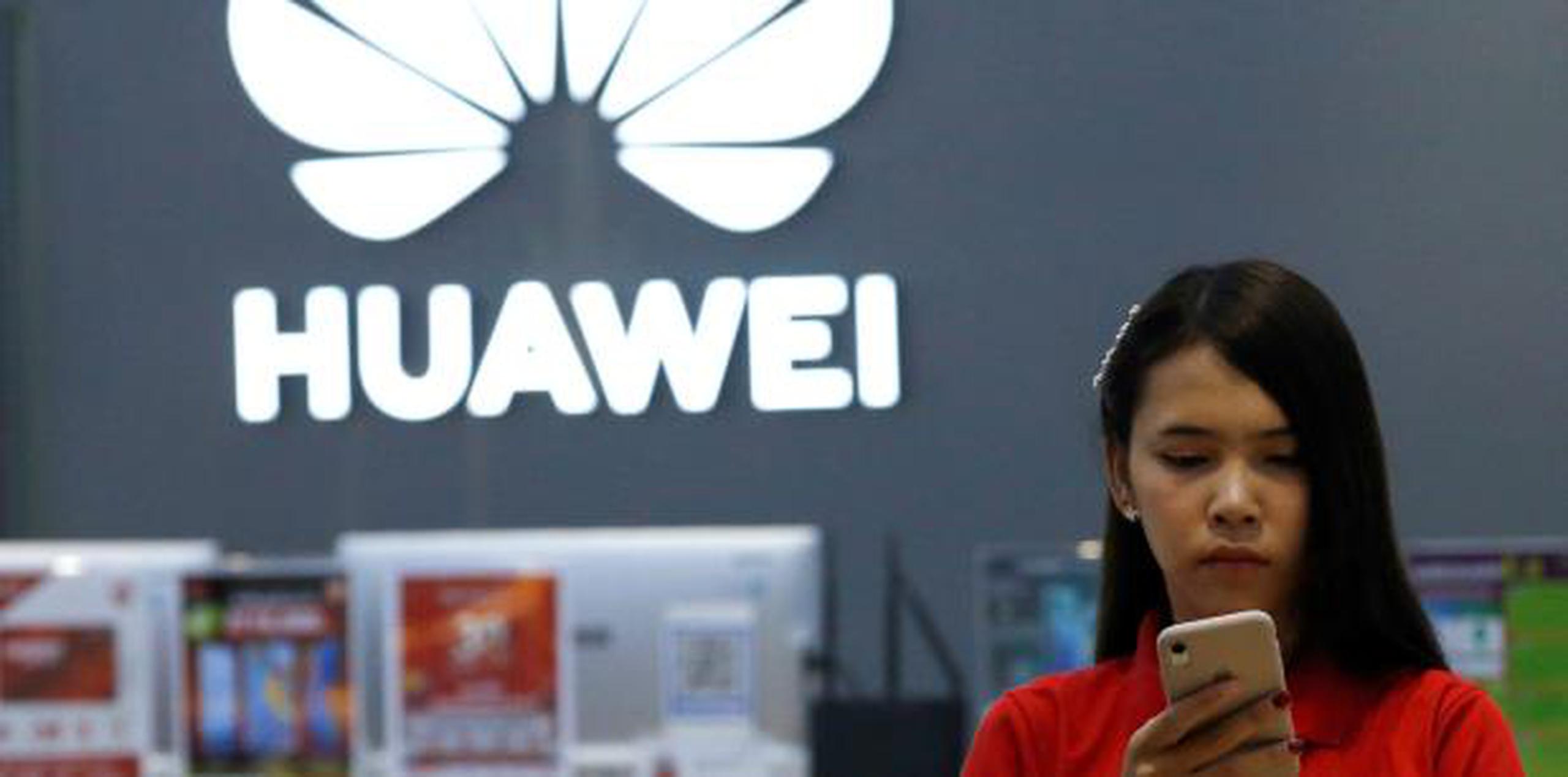 Huawei y Google están discutiendo posibles "medidas de alivio de emergencia" para sus smartphones, que podrían perder el acceso a parte de los servicios de la firma estadounidense. (archivo)