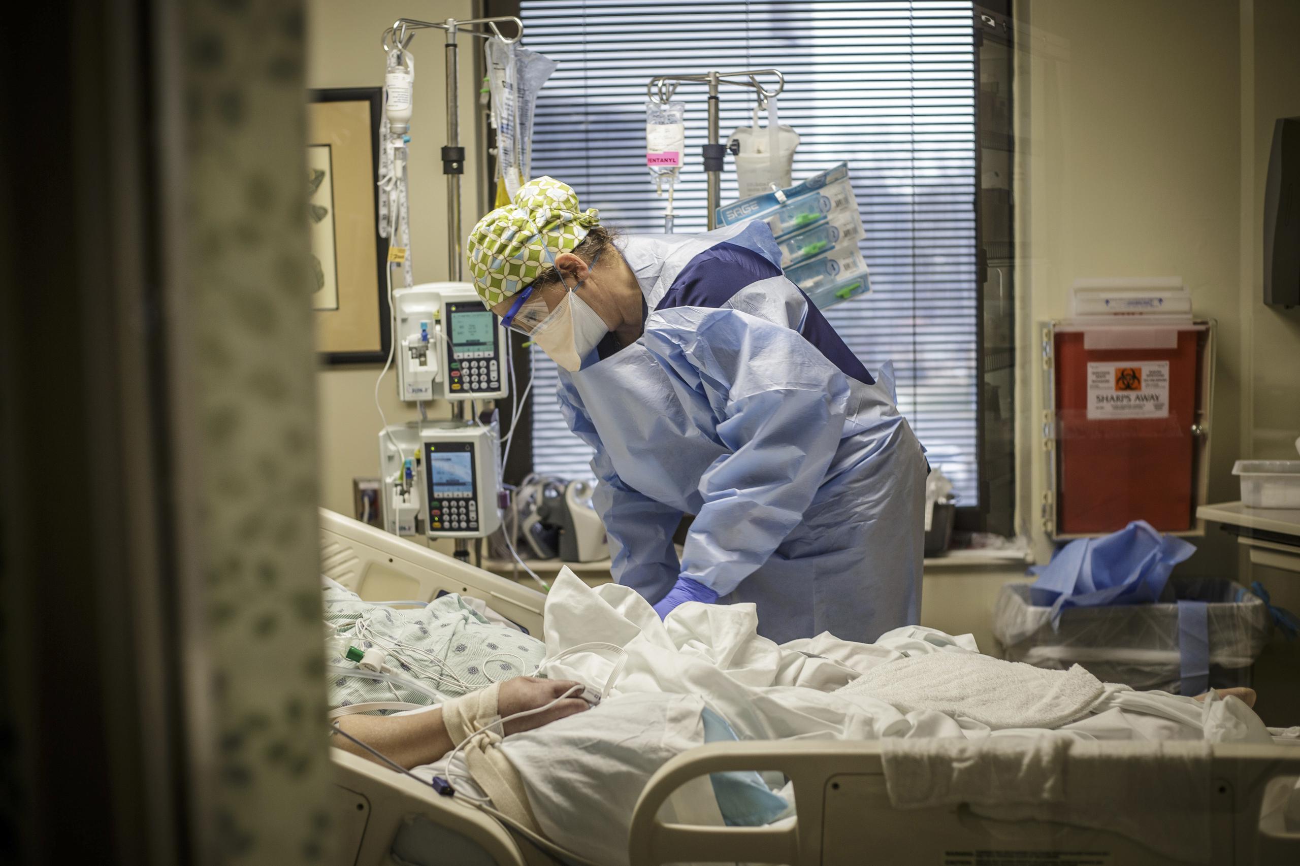 La Coalición Científica sugiere que se mantengan medidas conservadoras de prevención hasta que las hospitalizaciones y muertes lleguen a umbrales recomendados por el organismo.