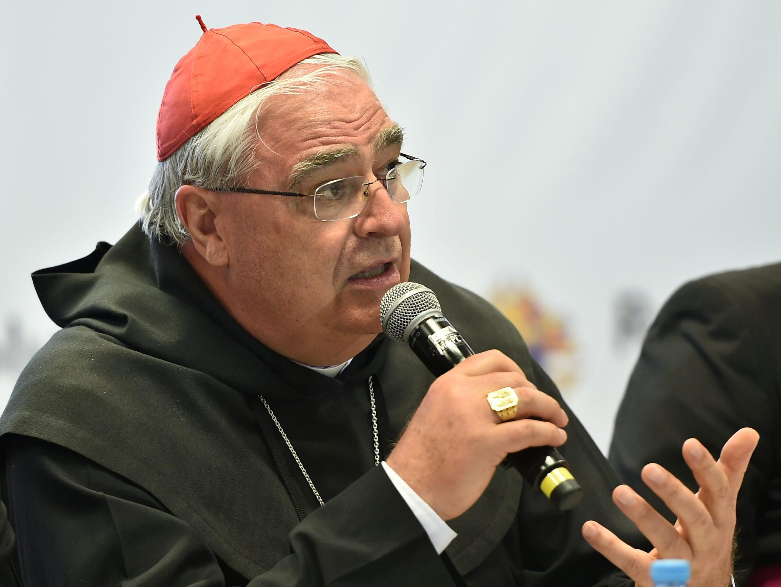 Según Se informó, el cardenal español José Luis Lacunza dejó en el obispado su cartera y teléfono celular.
