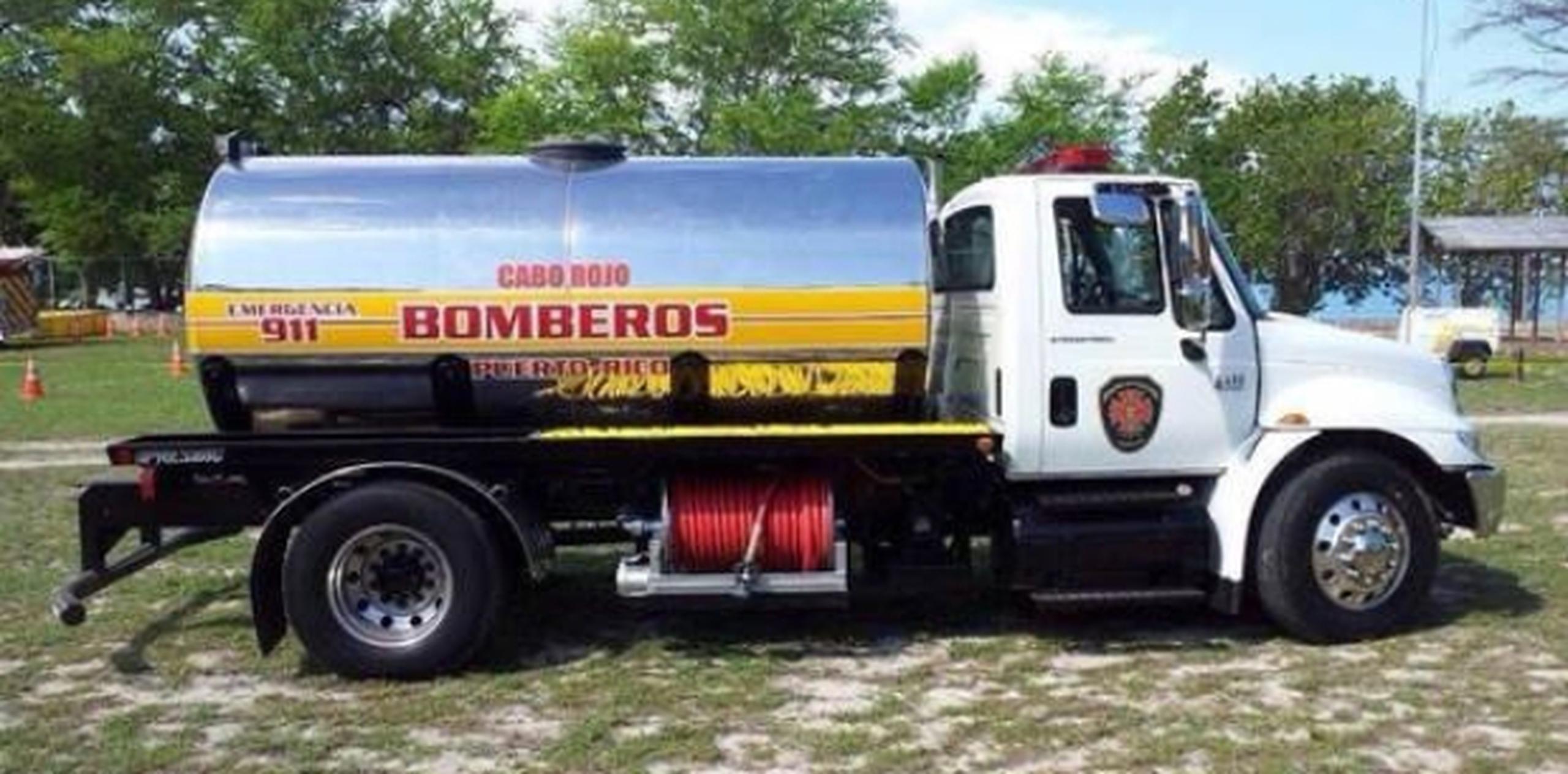 En este camión cisterna, Carlos Carrasquillo Pizarro se transportaba desde Cabo Rojo hacia Fajardo el martes cuando sufrió el accidente que le costó la vida. (Suministradas)