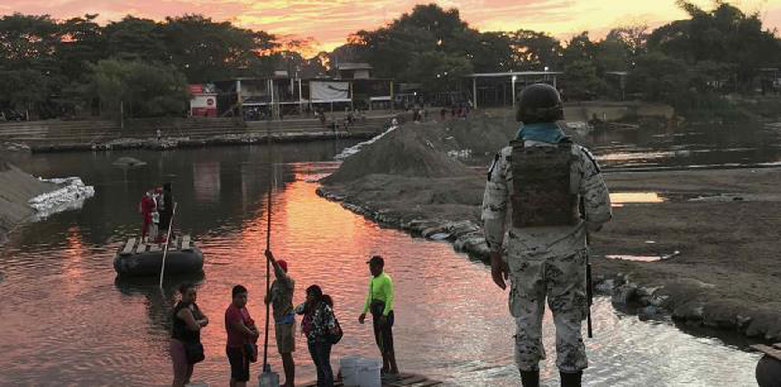 El Instituto Nacional de Migración (INM) de México indicó vía Twitter que había reforzado la vigilancia en varios puntos a lo largo de la frontera sur para garantizar “una migración segura, ordenada y regular”. (AP)